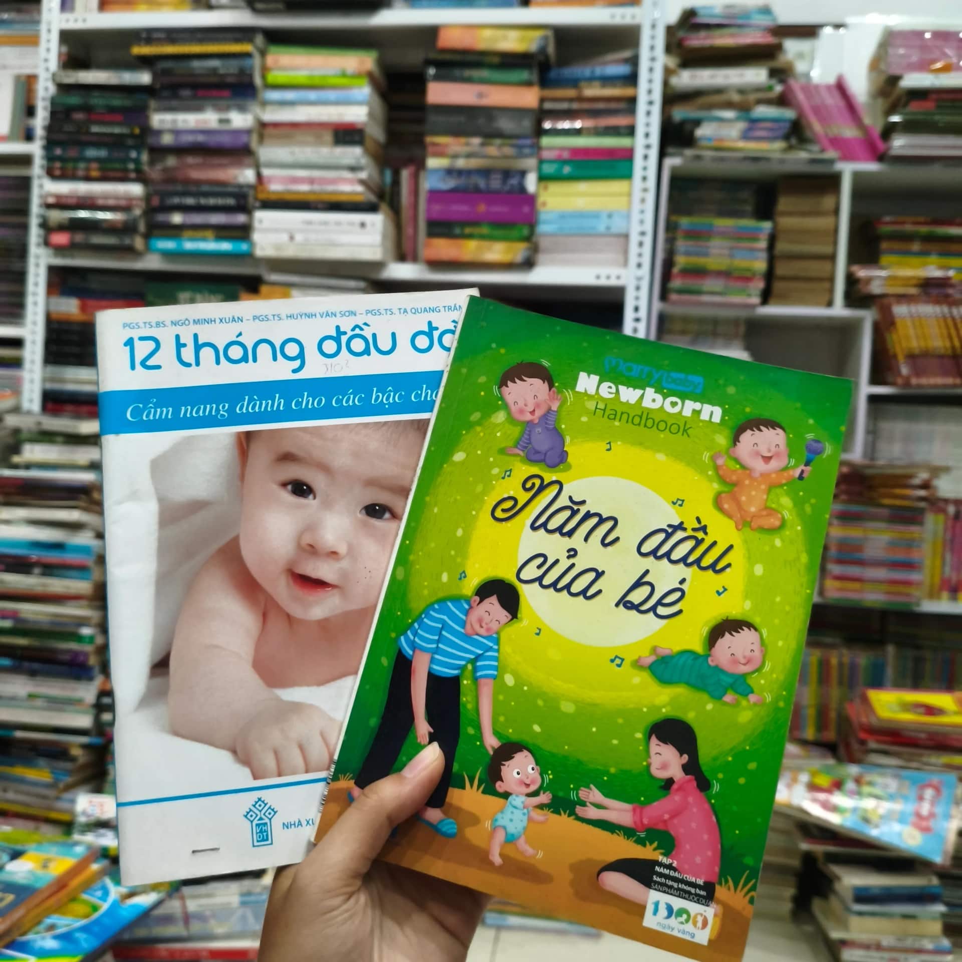 Năm đầu của bé & 12 tháng đầu đời của bé