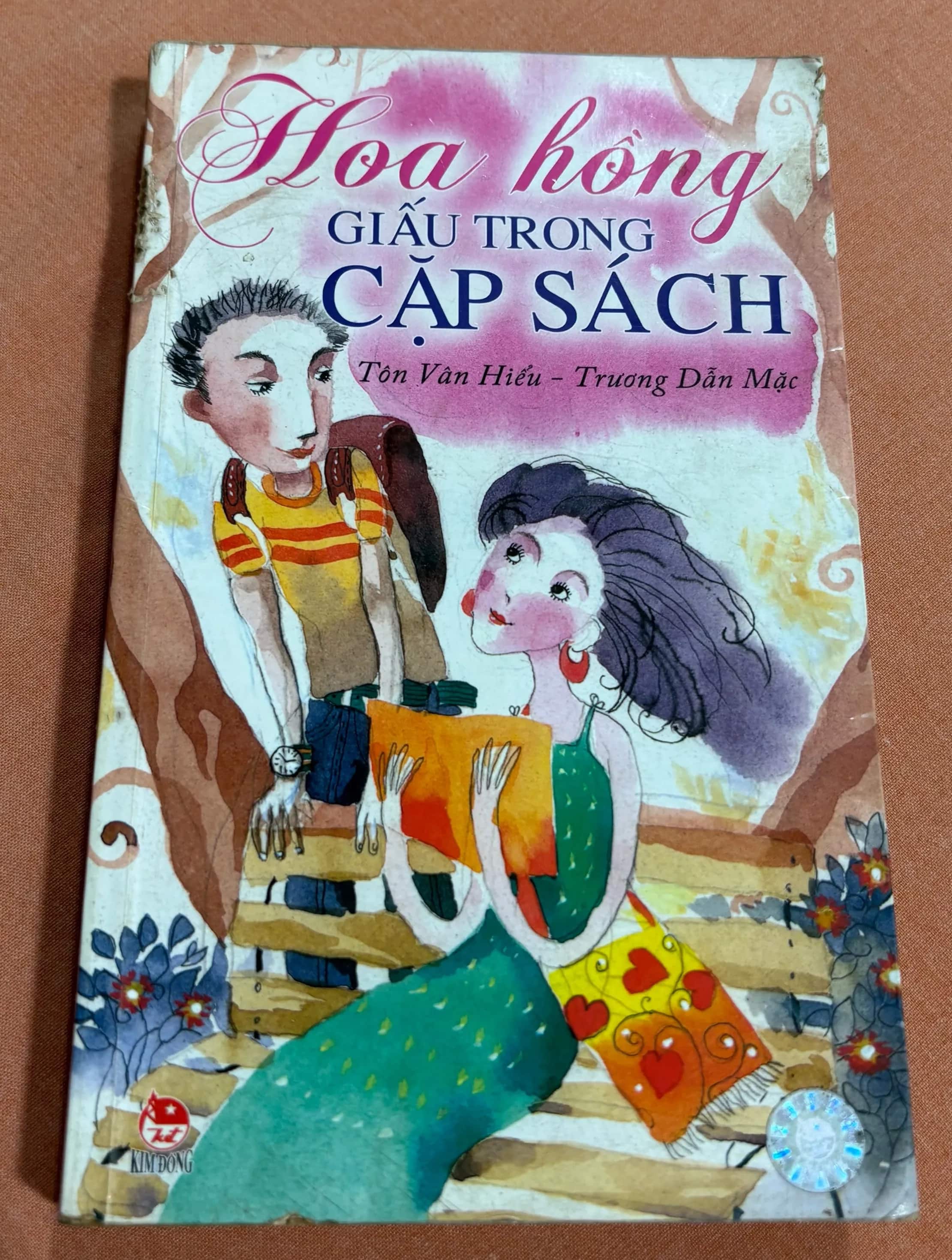 Hoa hồng trong cặp sách 