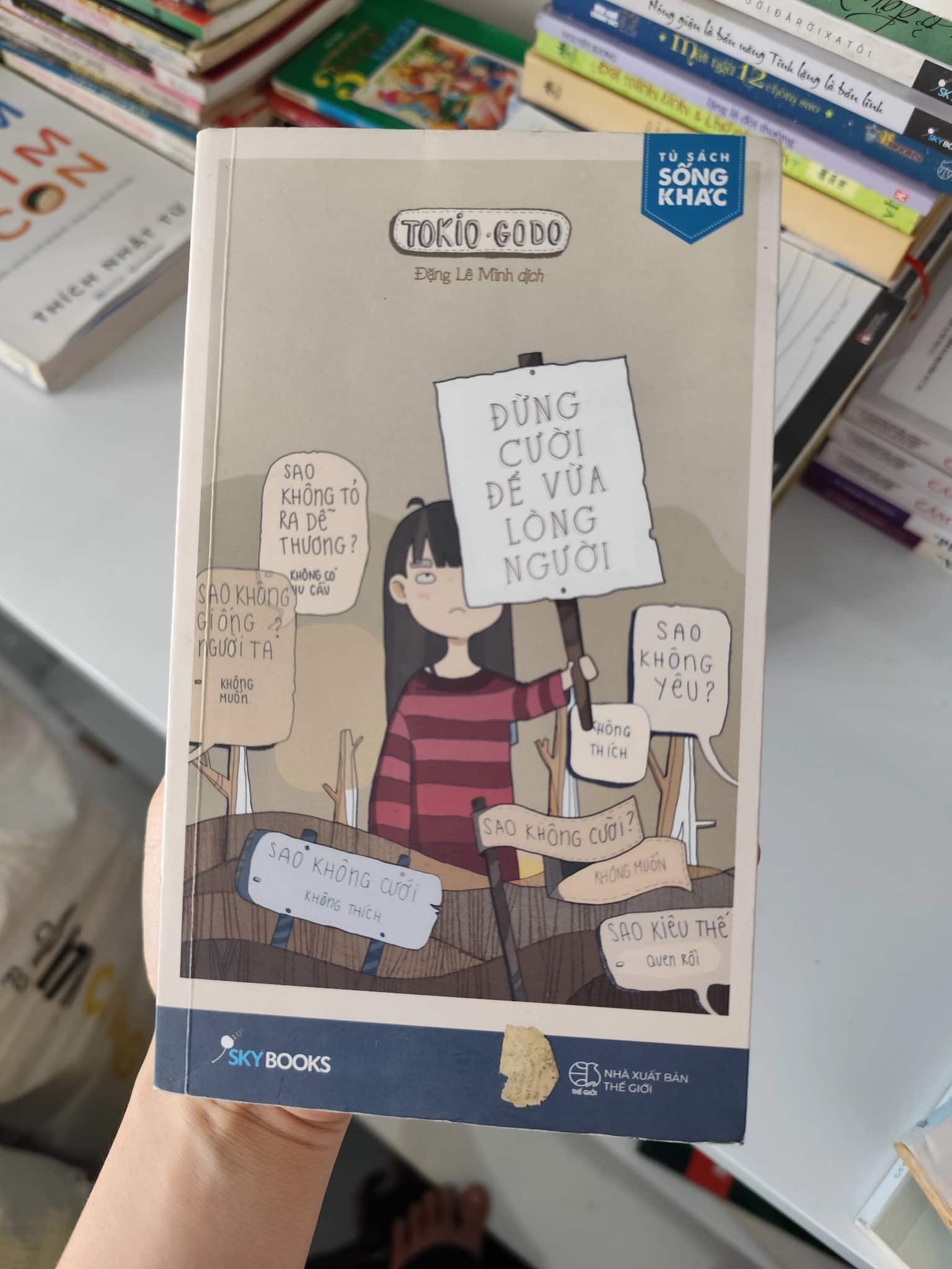 Đừng cười để vừa lòng người - Đặng Lê Minh dịch