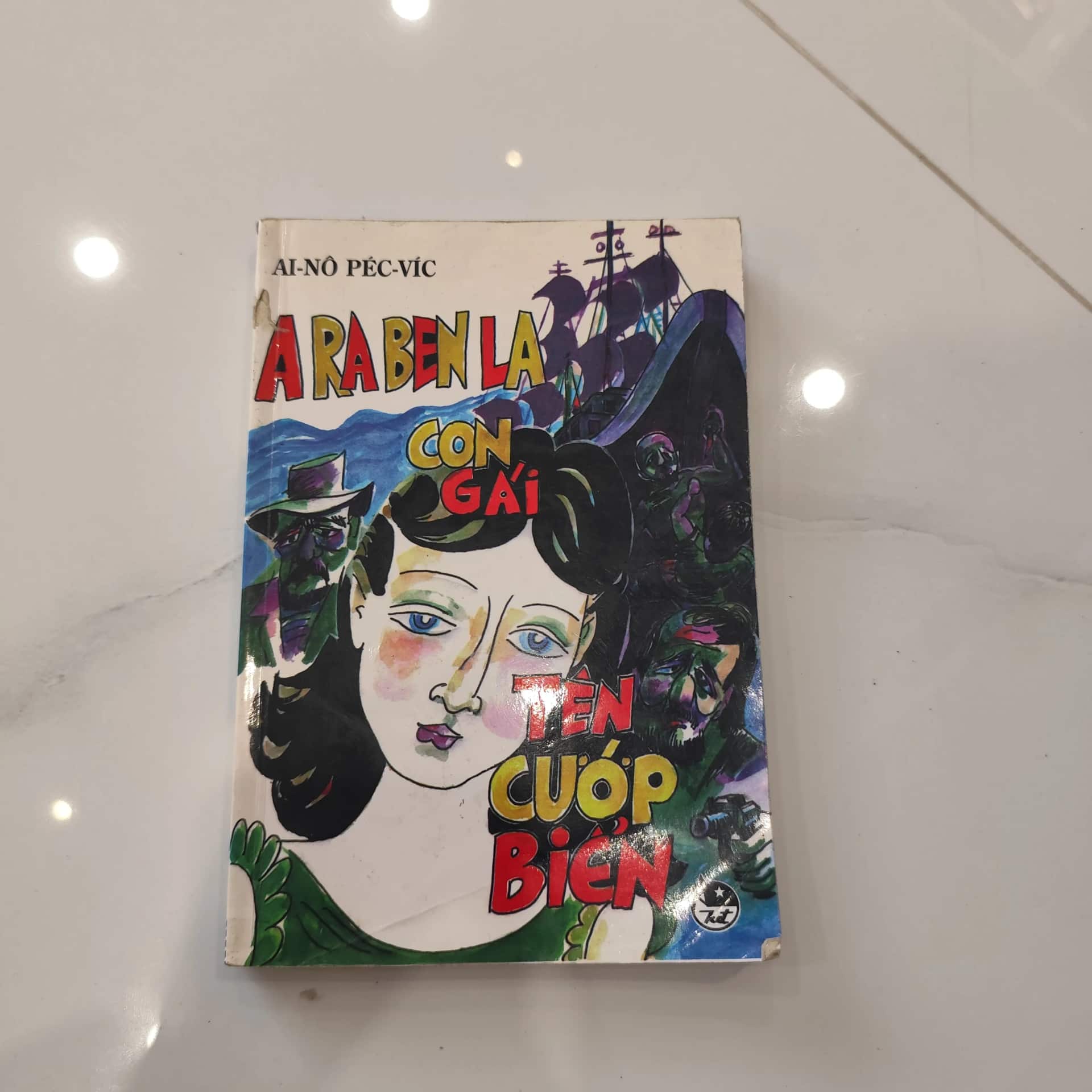 A RA BENLA con gái tên cướp biển