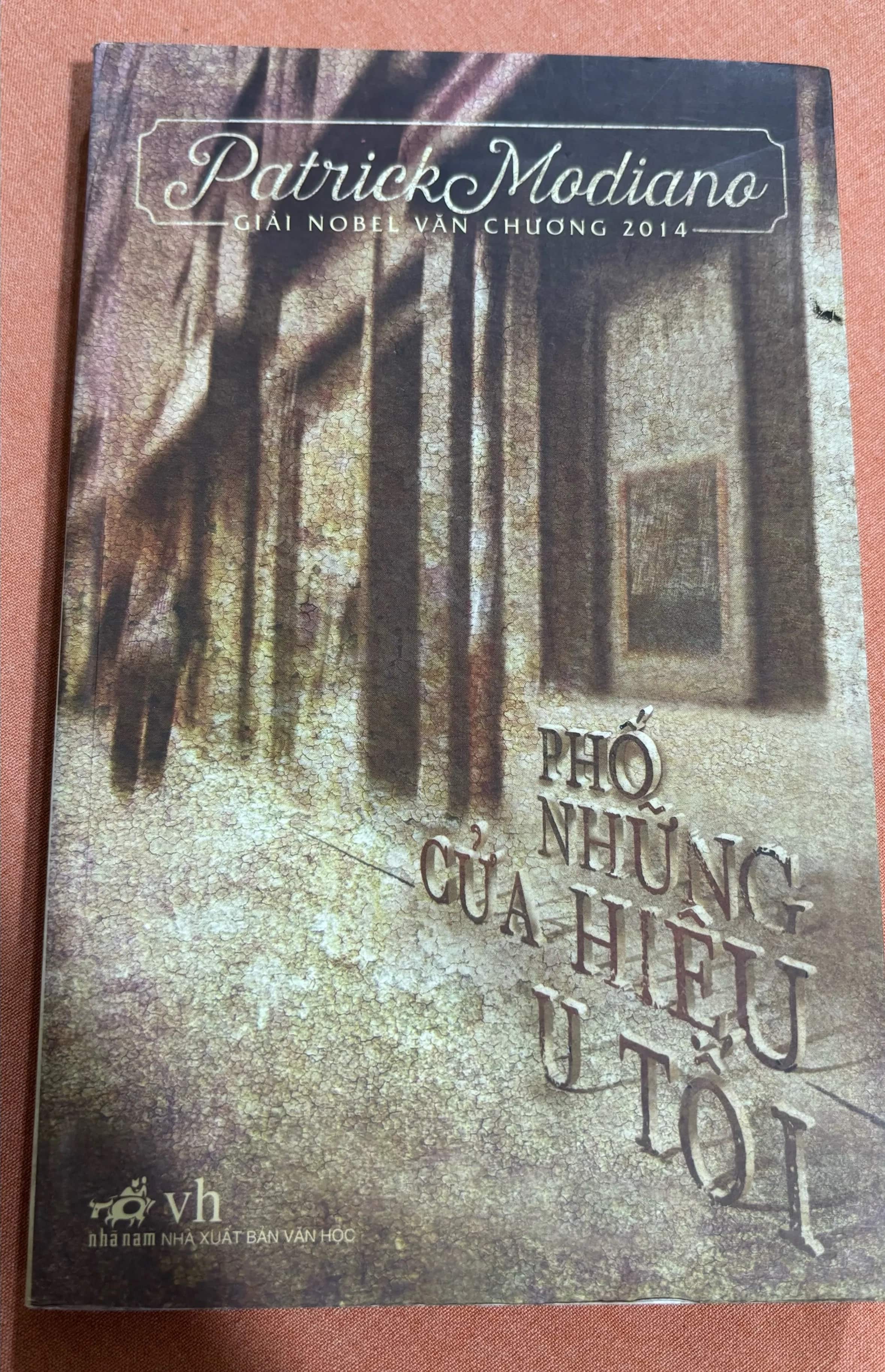 Phố những cửa hiệu u tối 