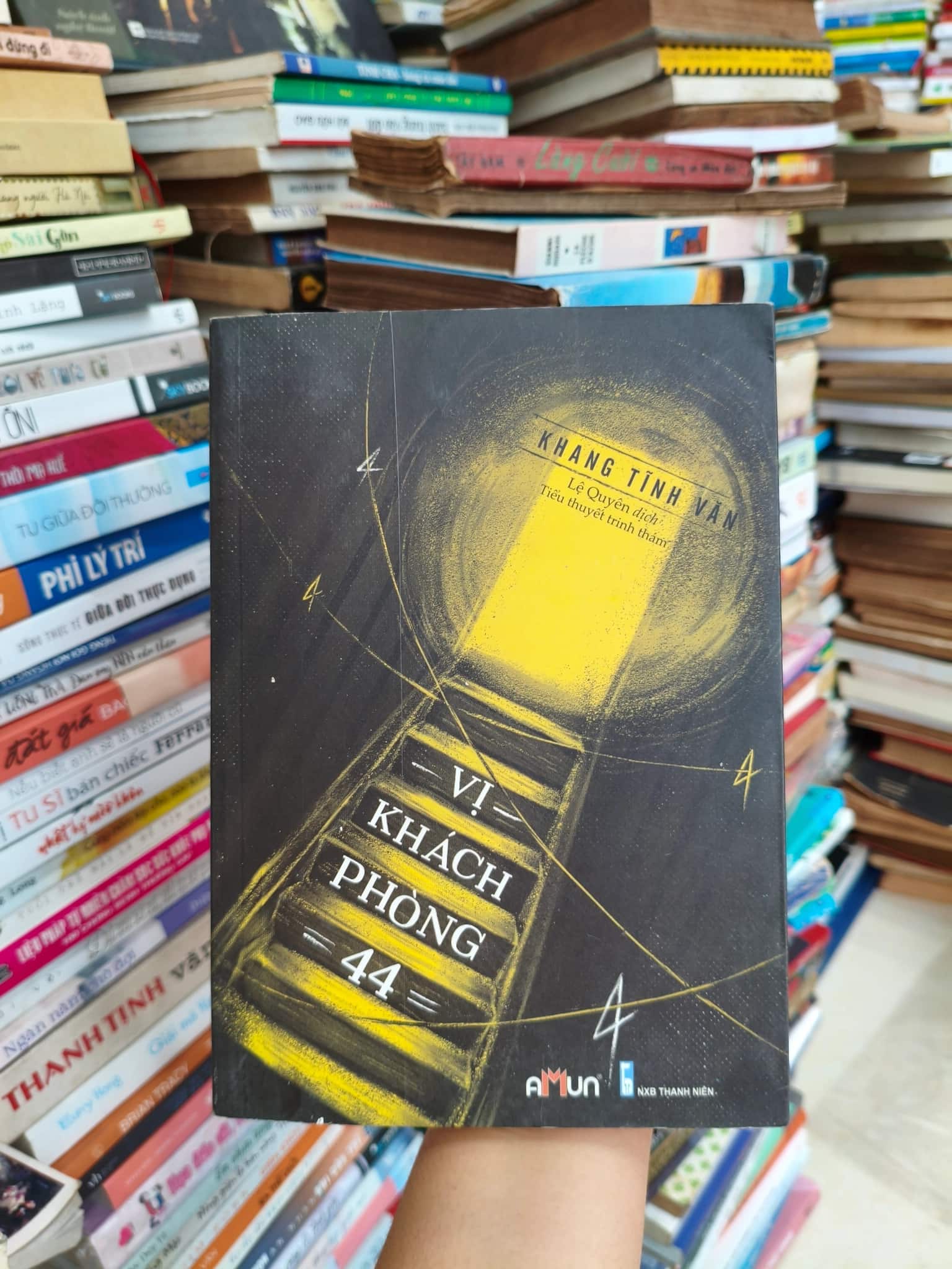 Vị khách phòng 44 