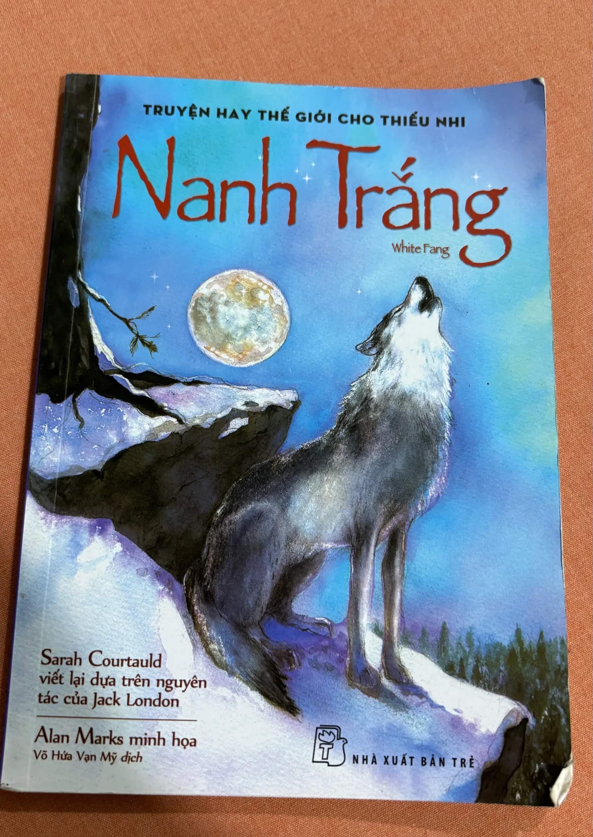 Nanh trắng
