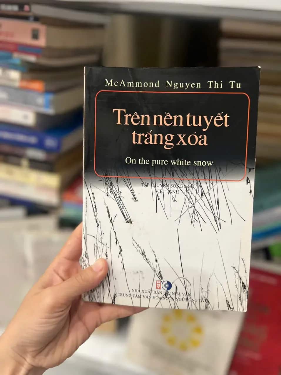 Trên nền tuyết trắng xoá