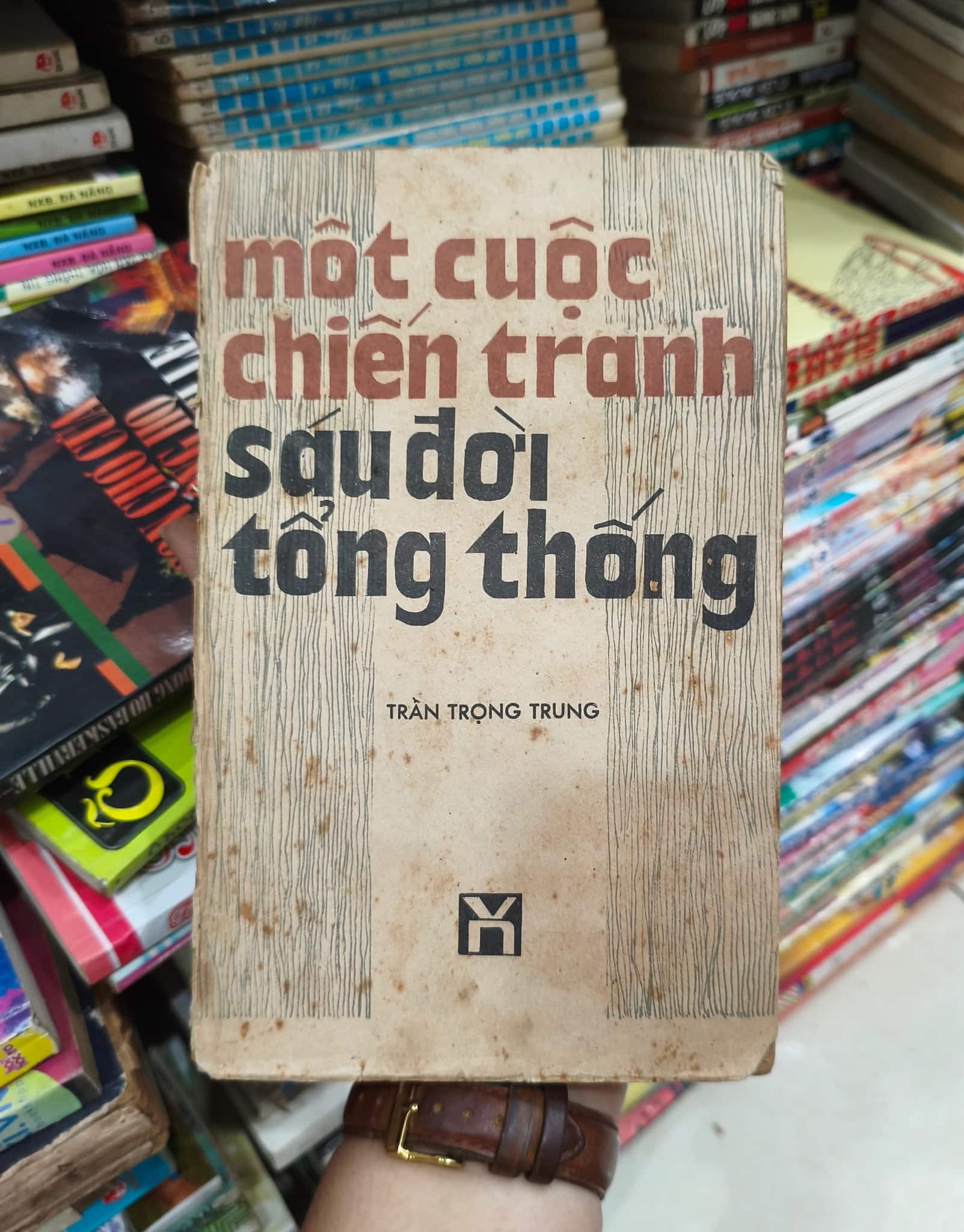 Một cuộc chiến tranh sau đời tổng thống