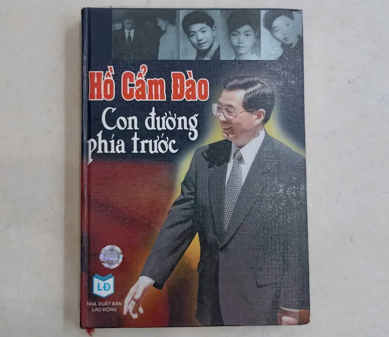 Hồ Cẩm Đào - Con đường phía trước