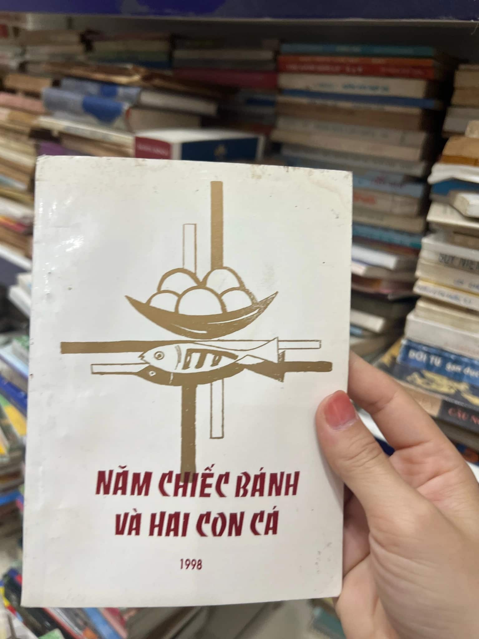 Năm chiếc bánh và hai con cá