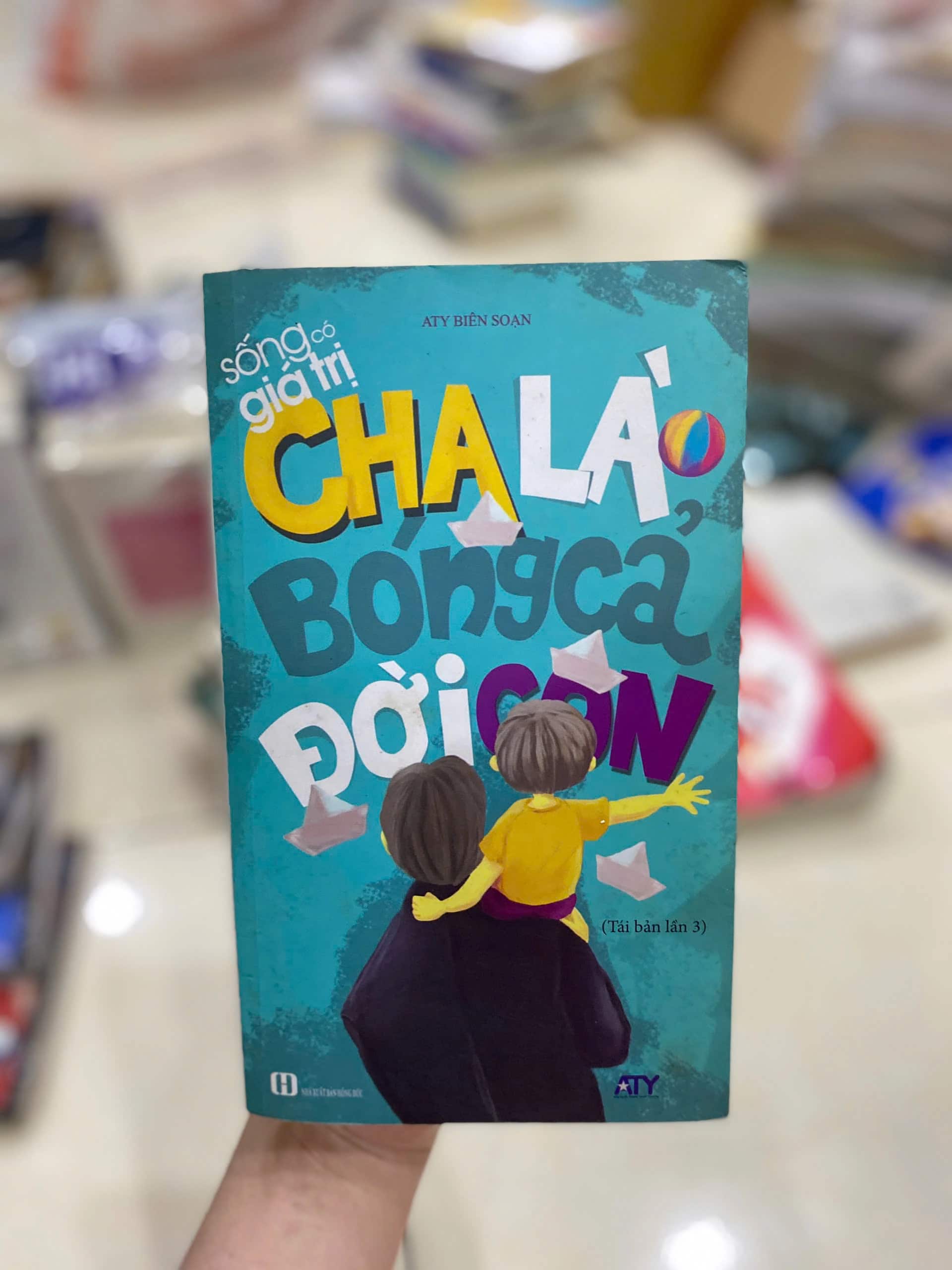 Sách Sống Có Giá Trị - Cha Là Bóng Cả Đời Con
