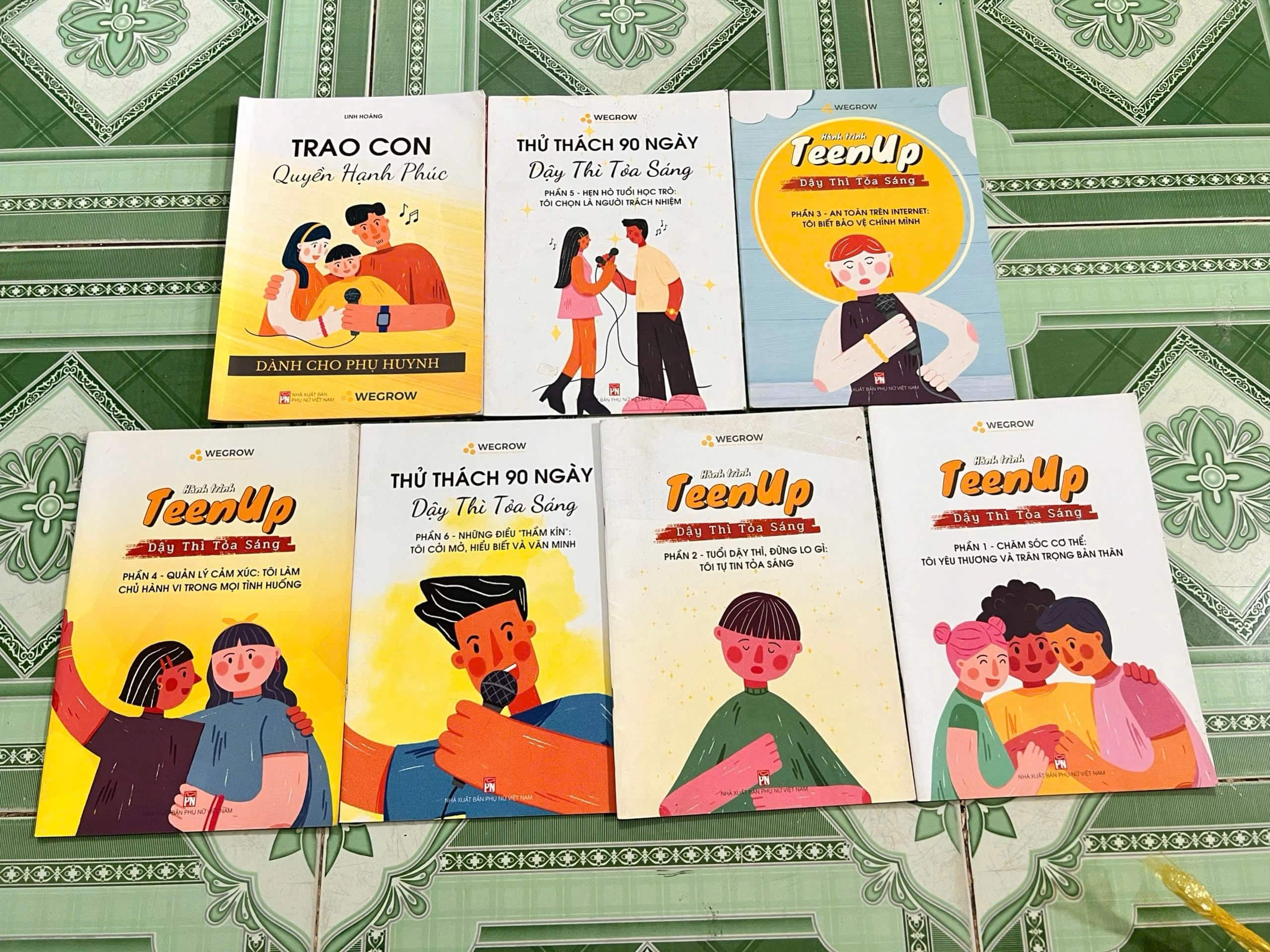 Bộ sách TeenUp Dậy thì Tỏa sáng