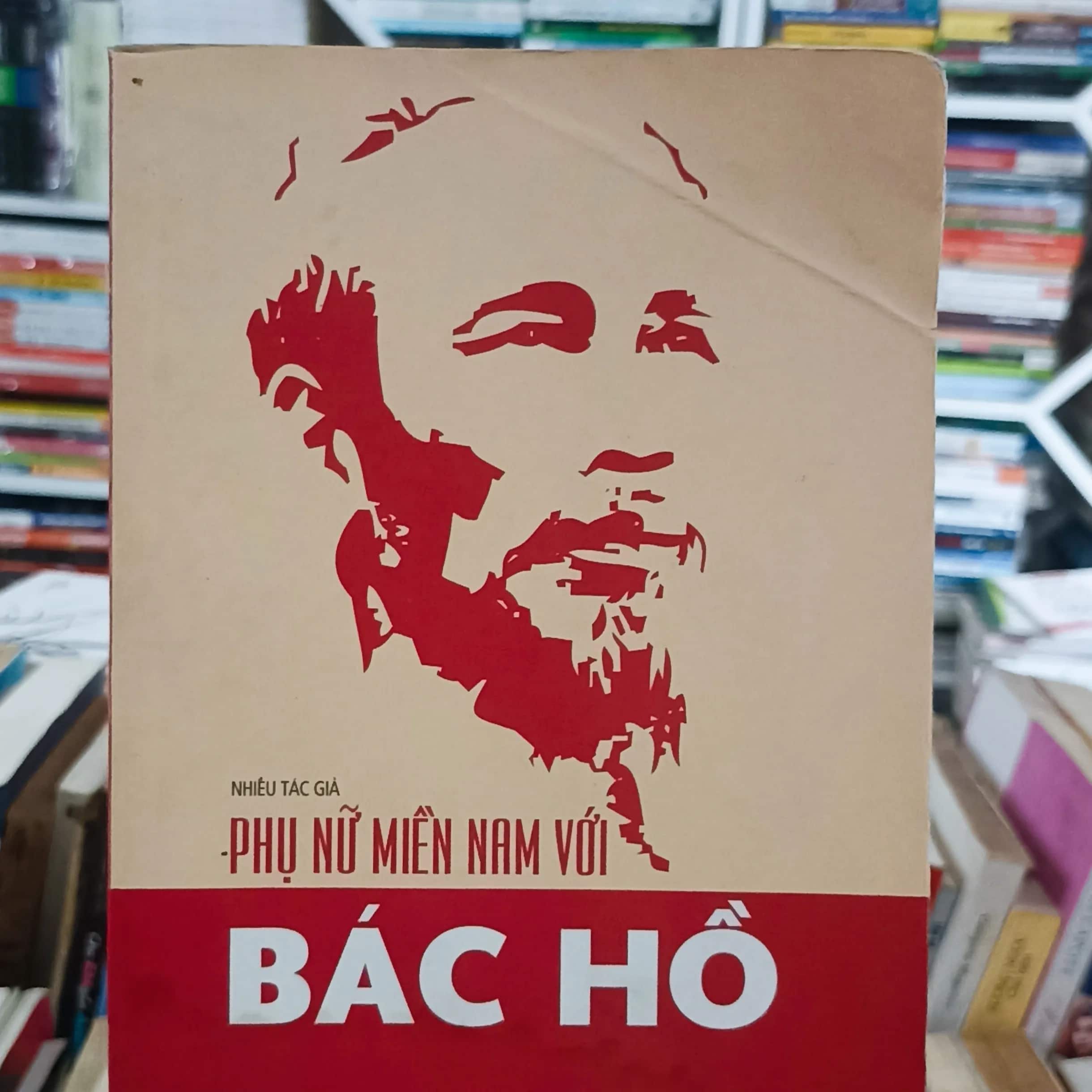 Phụ nữ miền Nam với Bác Hồ 