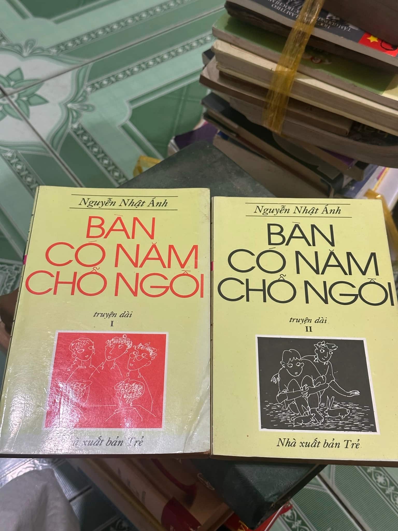 Bàn có Năm chỗ ngồi Tập 1 + tập 2