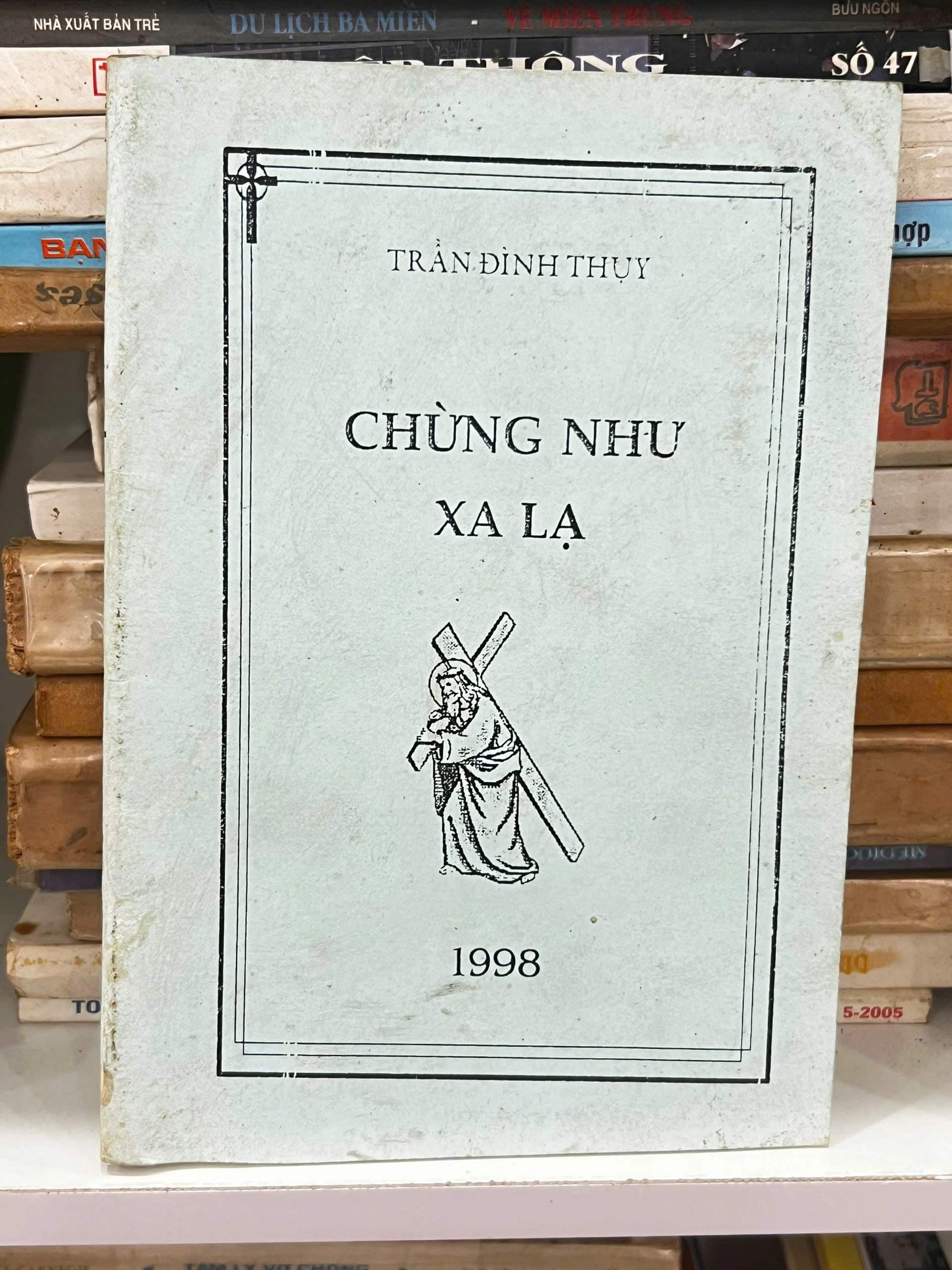 Chừng Như Xa Lạ - Trần Đình Thụy