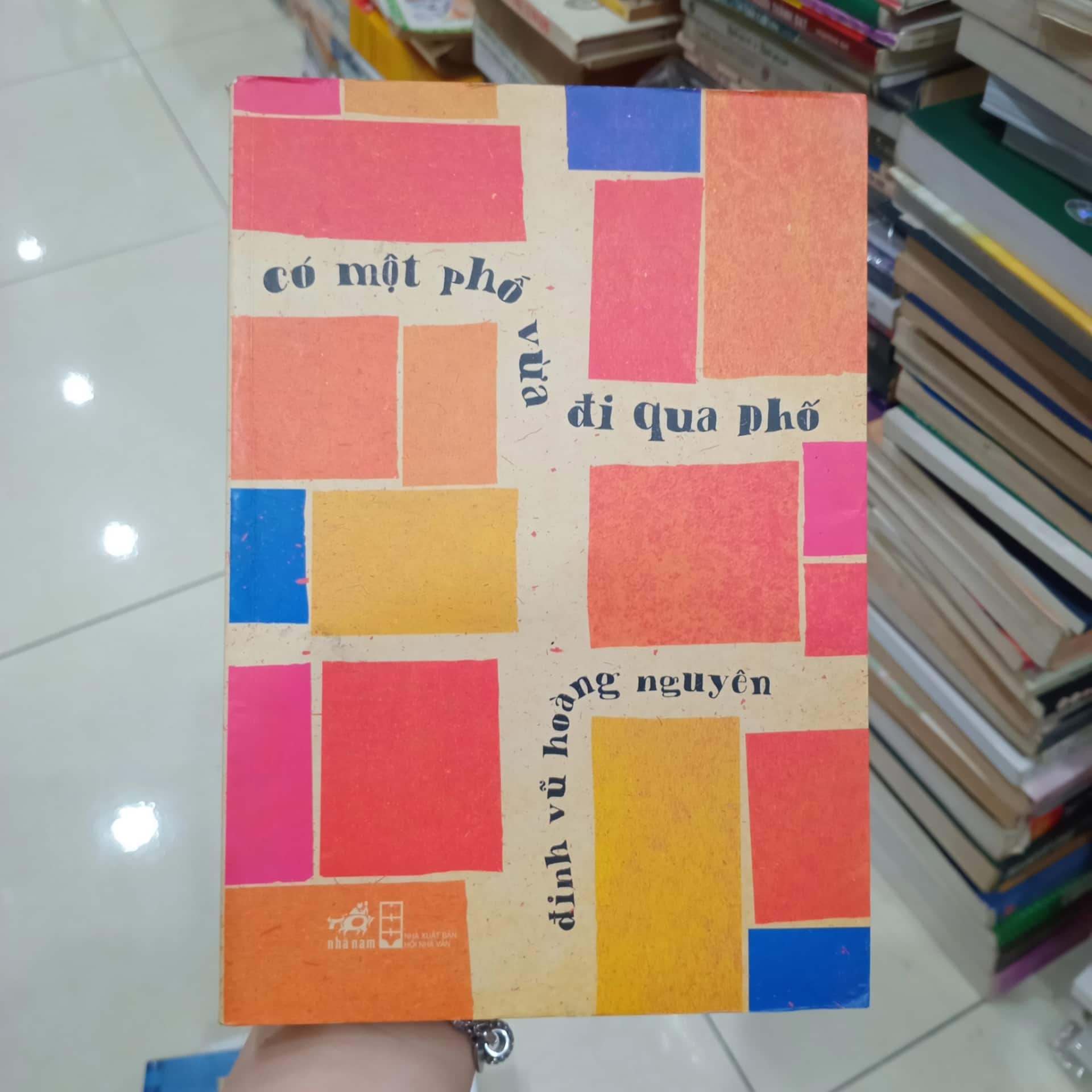 Có một phố vừa đi qua phố