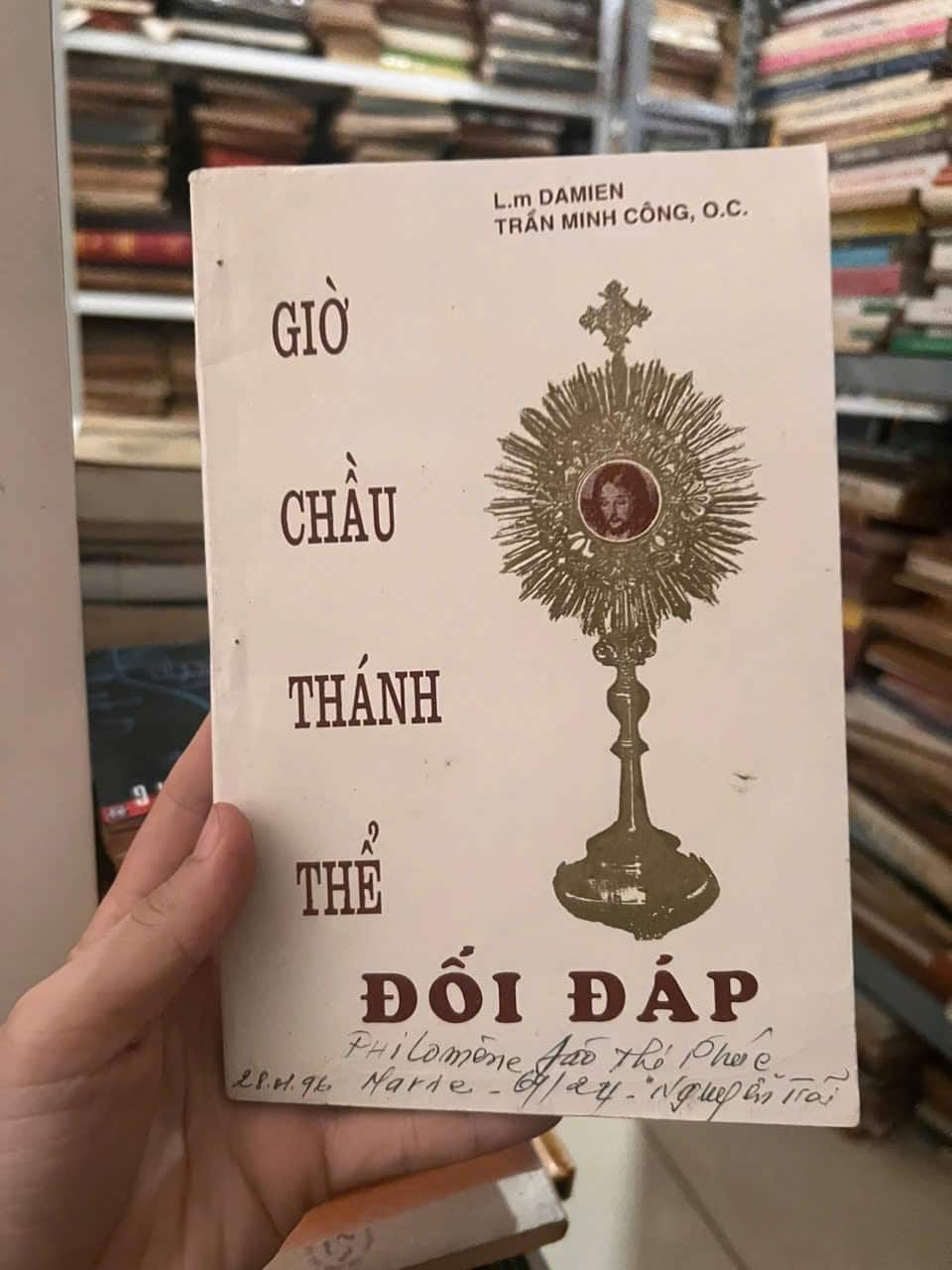 Giờ Chầu Thánh Thể