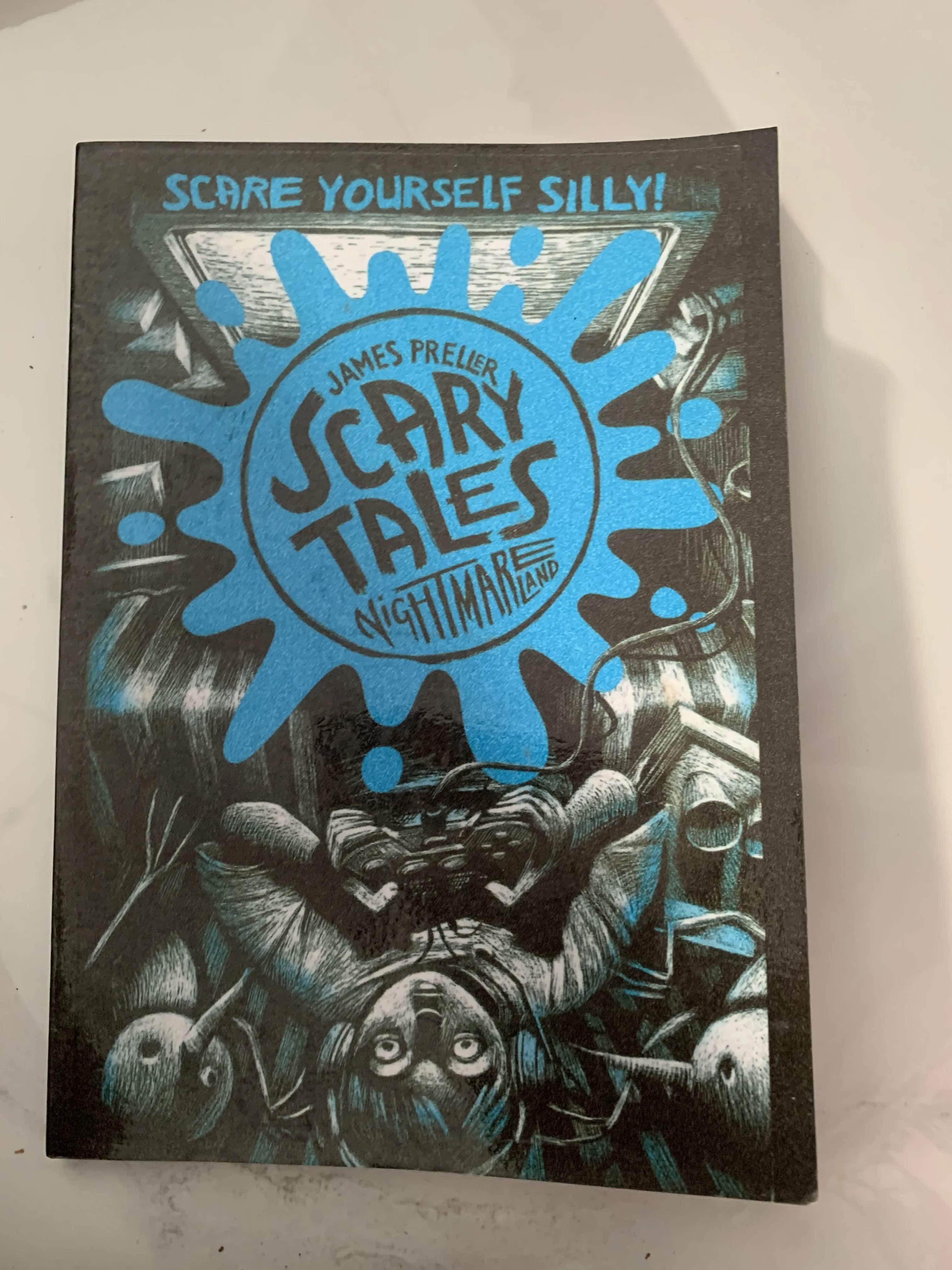 Sách tiếng anh Scary Tales 