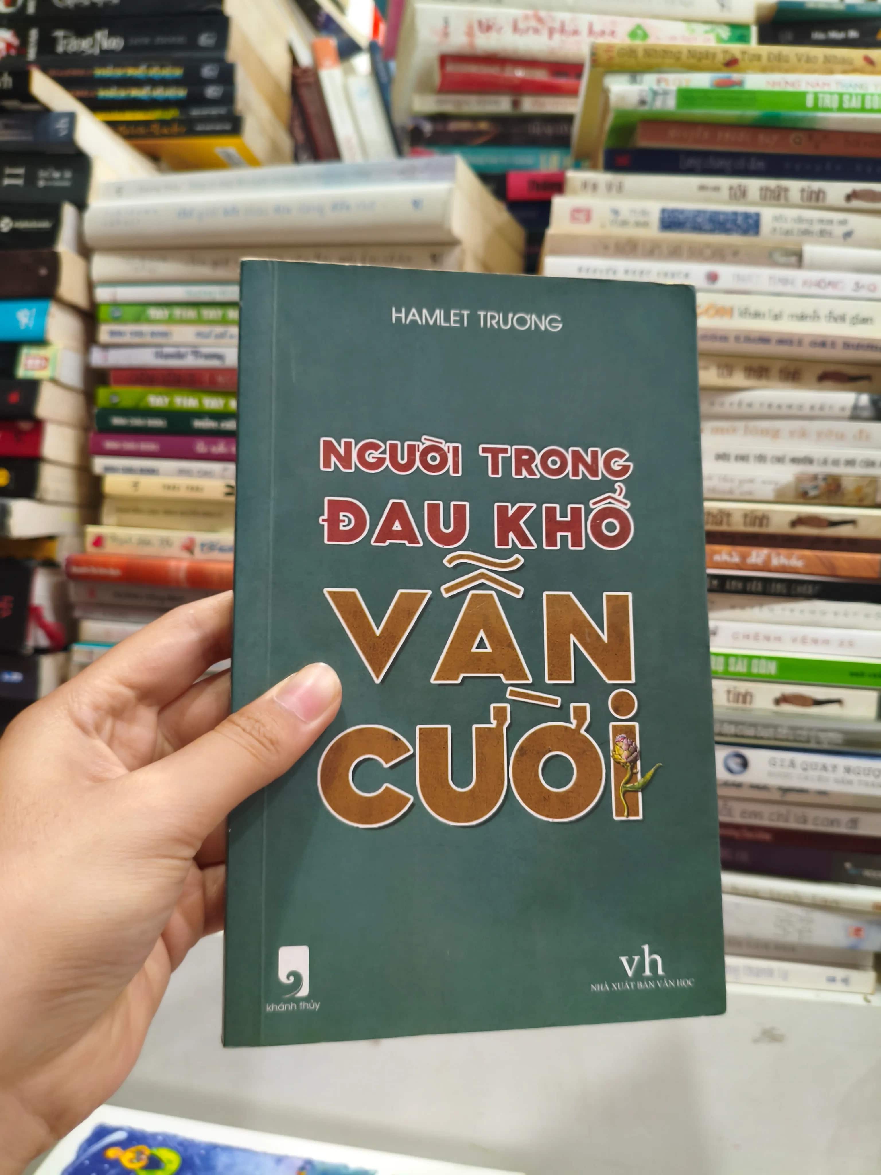 Người Trong Đau Khổ Vẫn Cười 