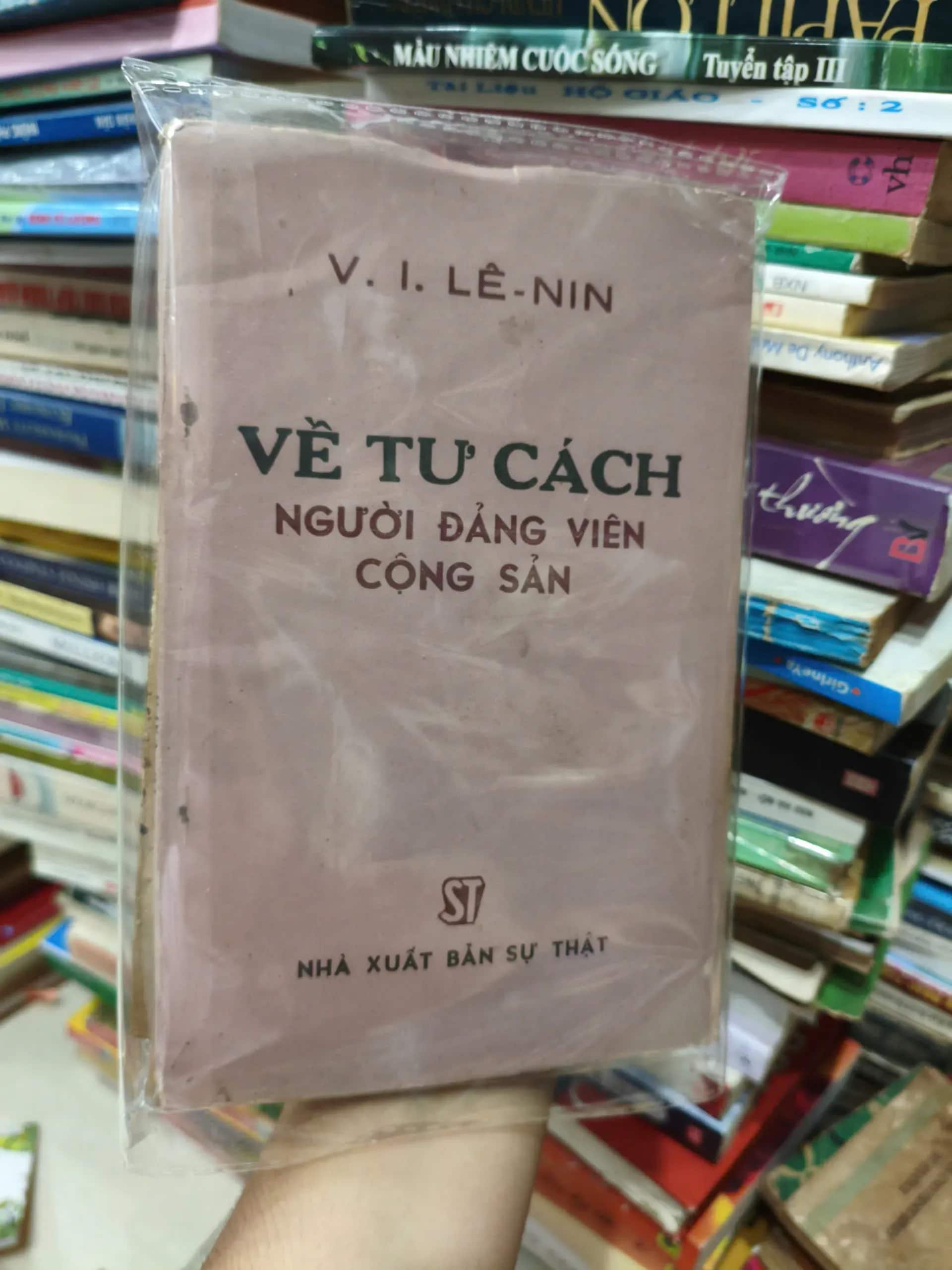 Về Tư Cách Người Đảng Viên Cộng Sản