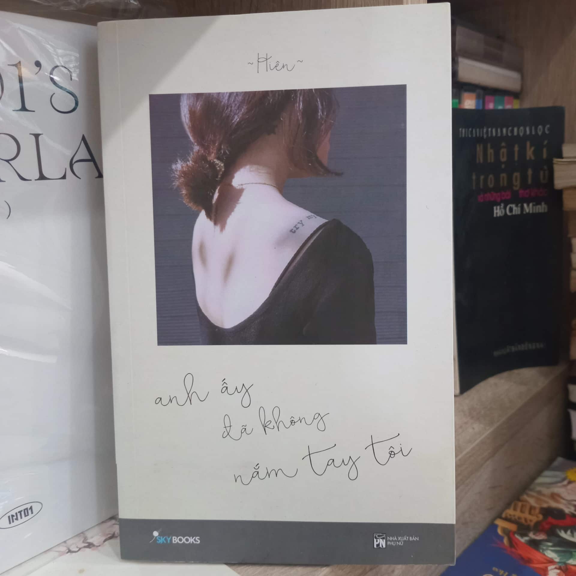 Anh Ấy Đã Không Nắm Tay Tôi