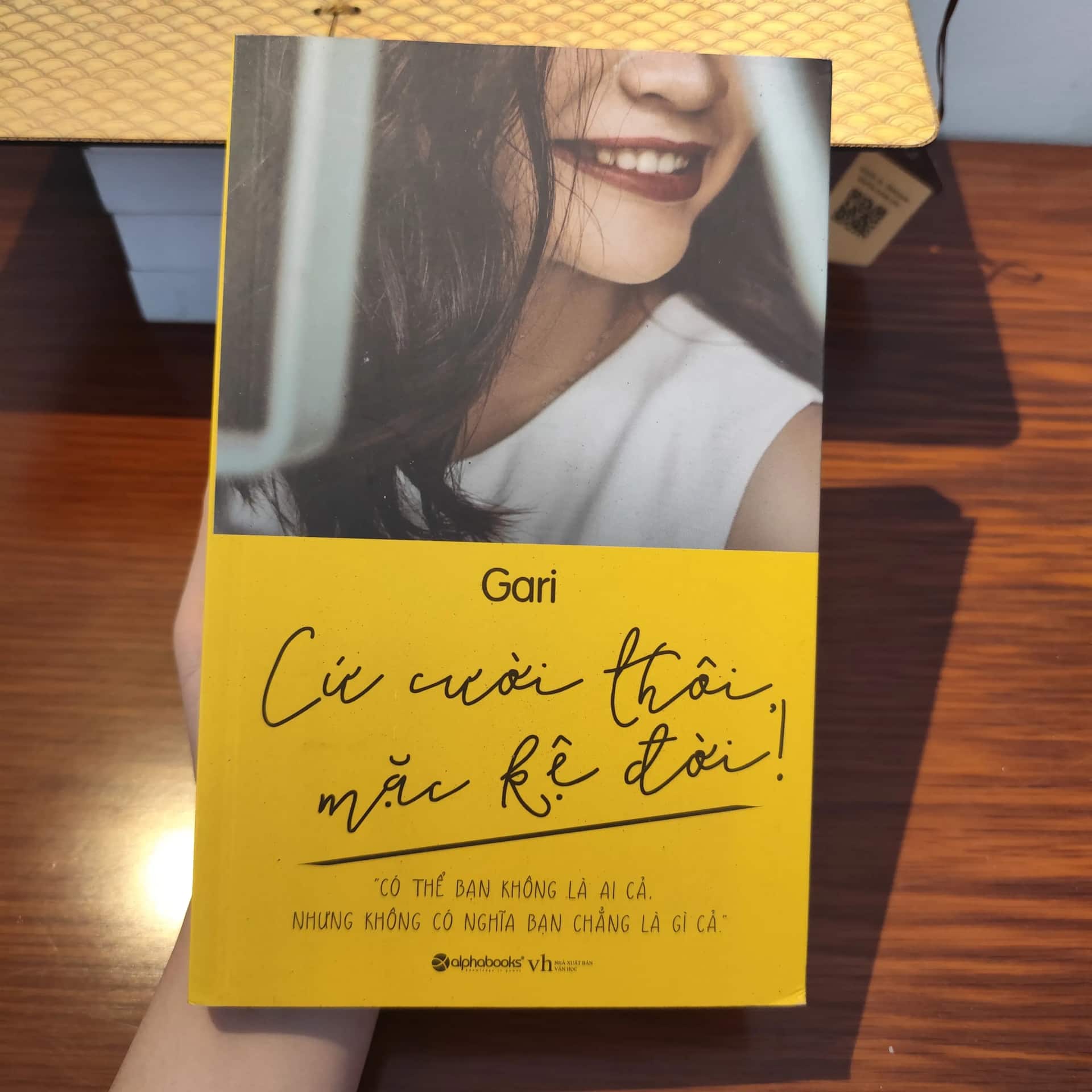 Cứ cười thôi, mặc kệ đời