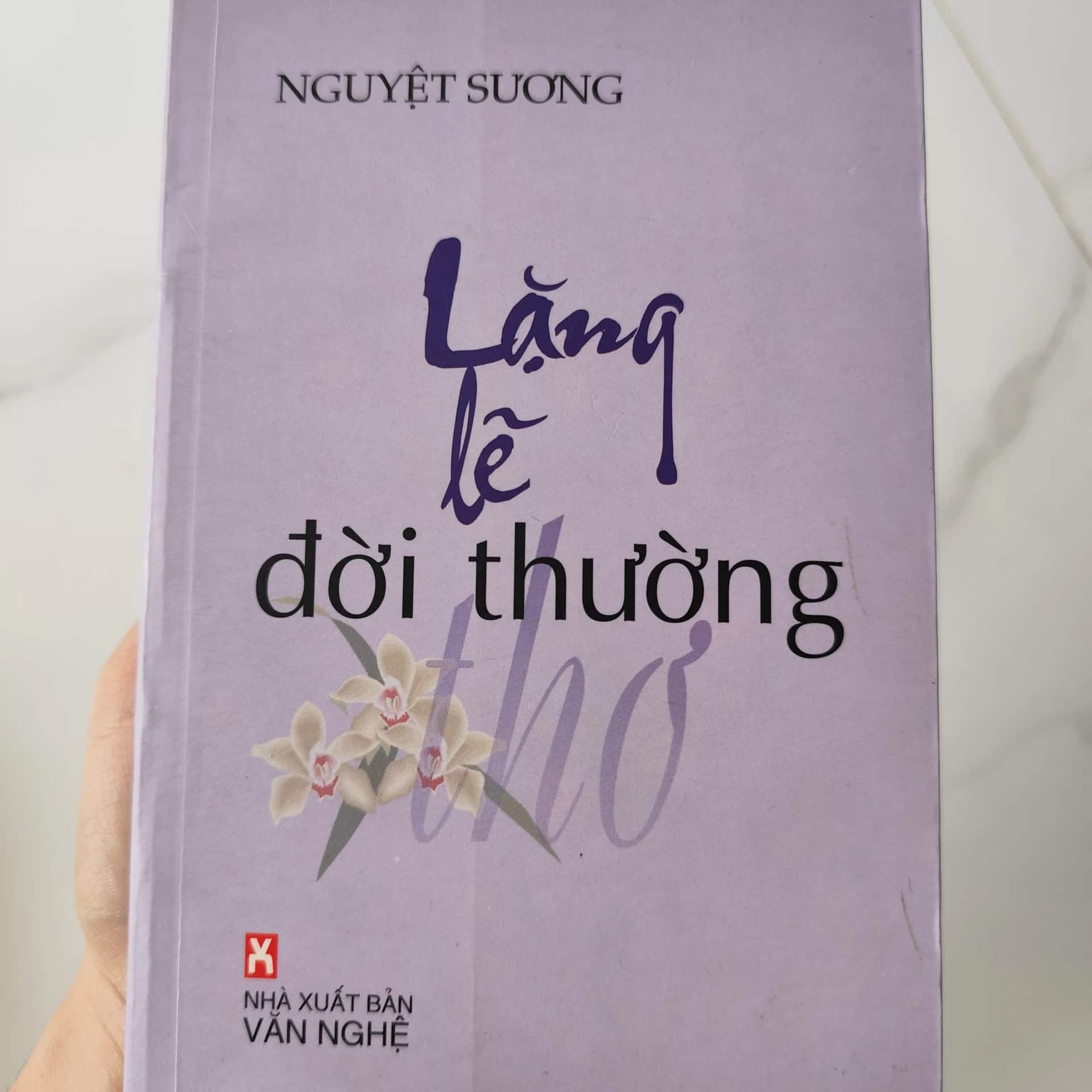 Lặng lẽ đời thường - Nguyệt Sương