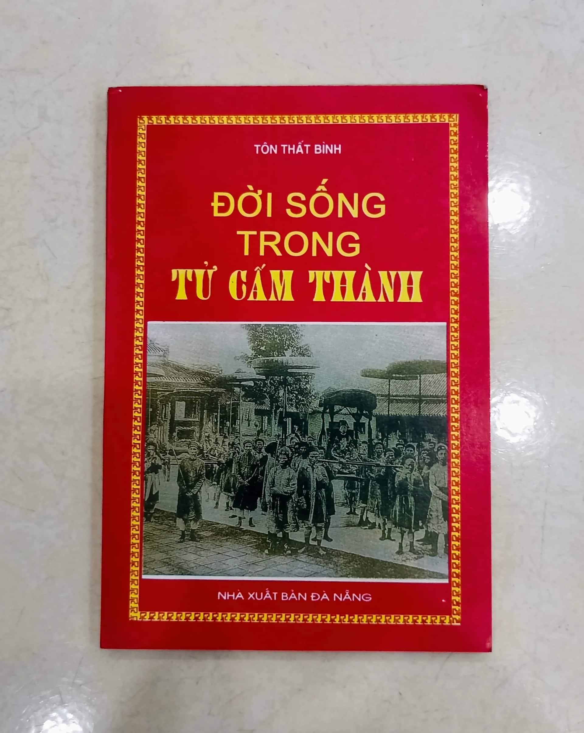 Đời sống trong Tử Cấm Thành