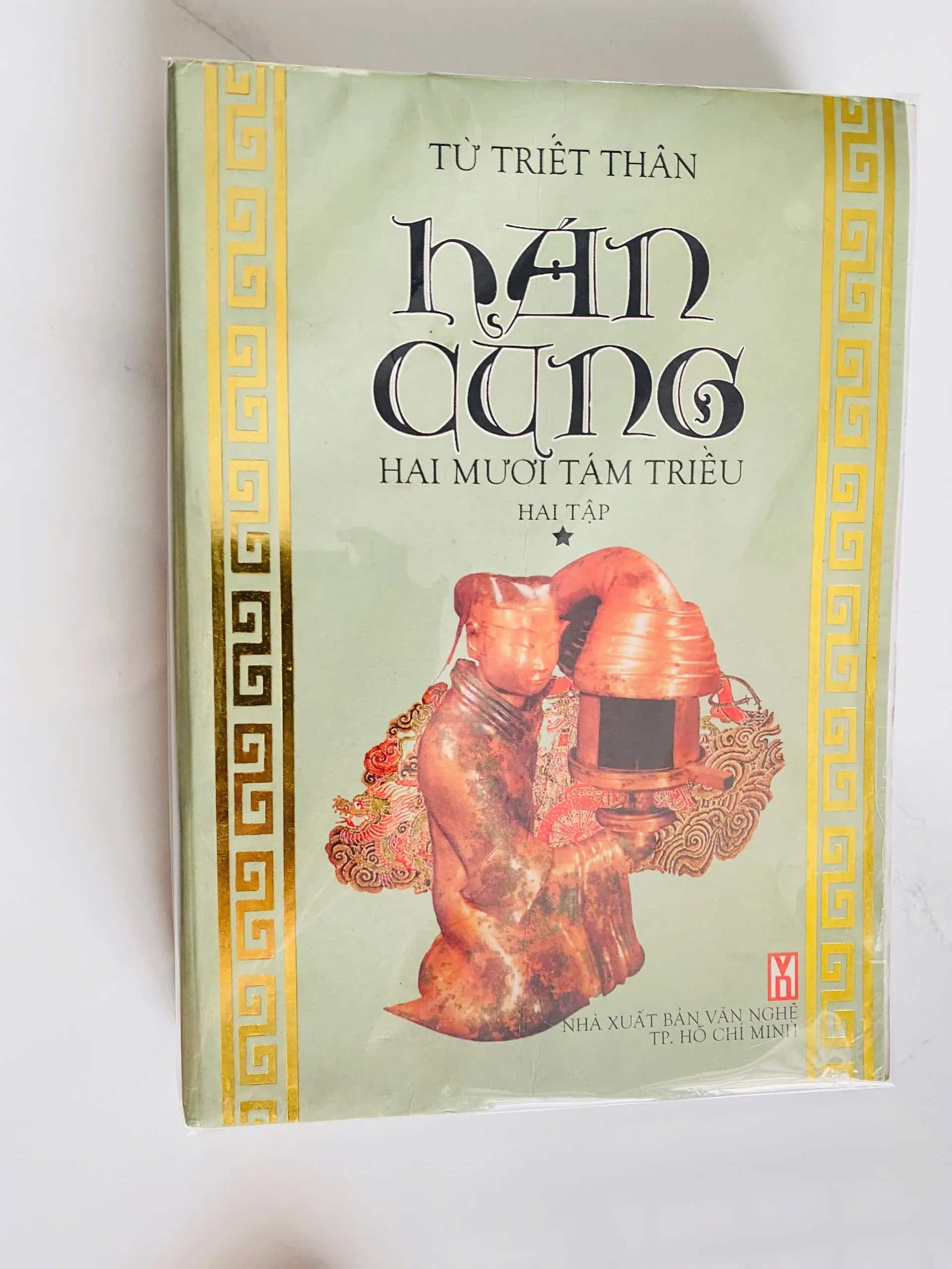 Hán Cung Hai Mươi Tám Triều