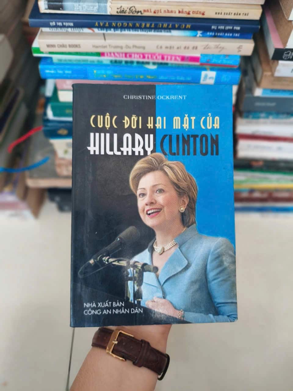 Cuộc đời hai mặt của Hillary Clinton - Christine Ockrent