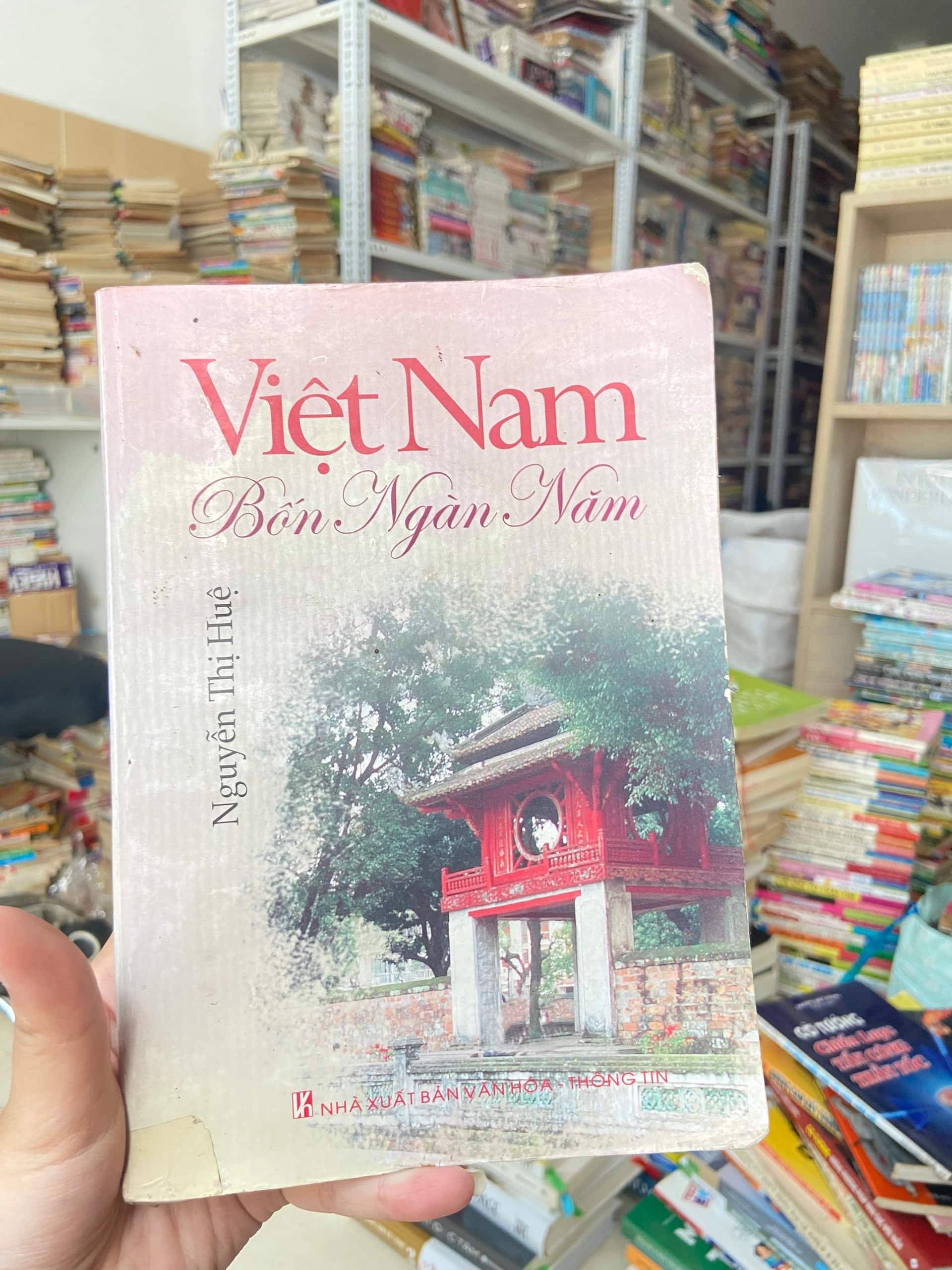 Viêt Nam Bốn Ngàn Năm - Nguyễn Thị Huệ