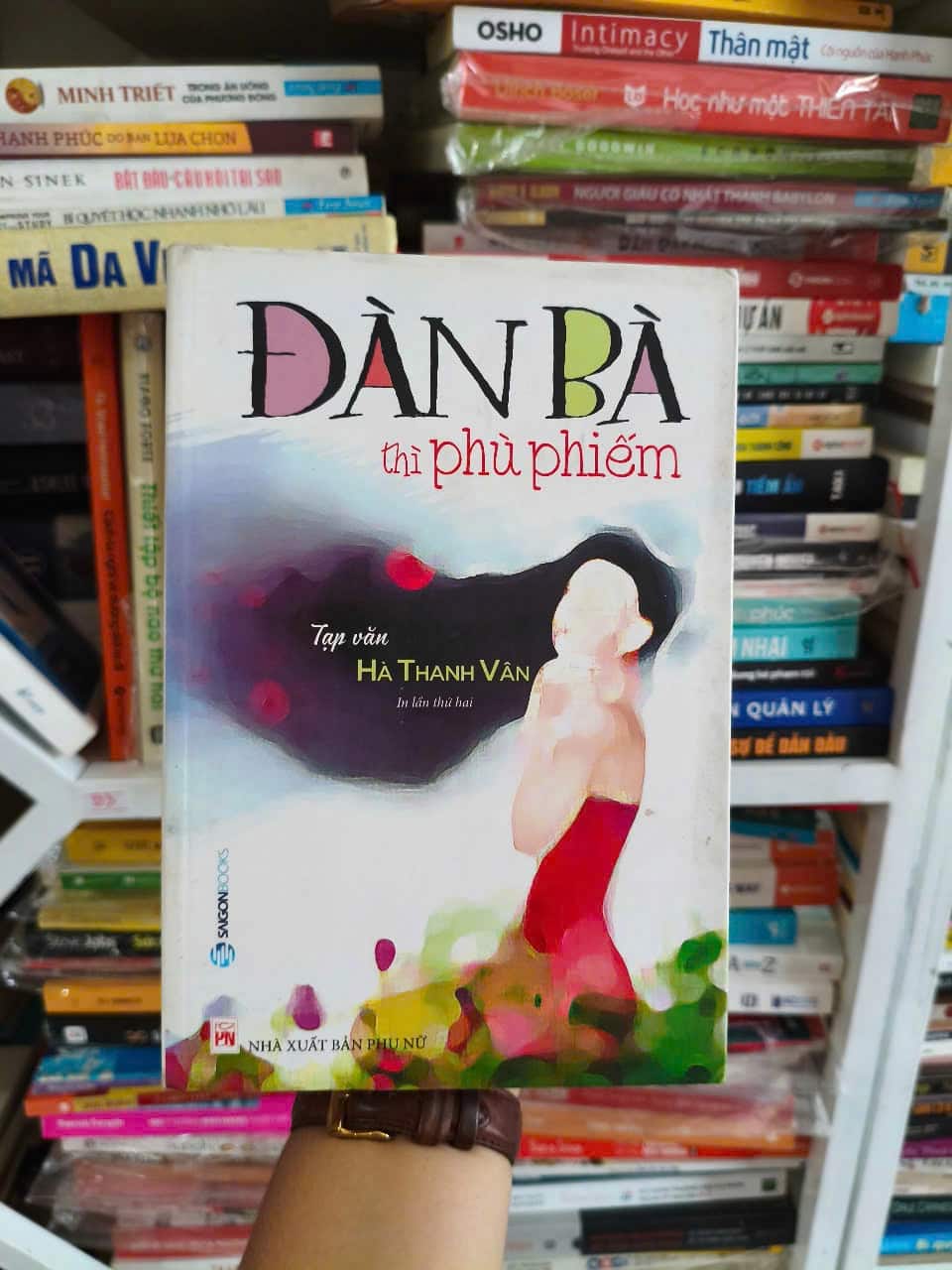 Đàn Bà Thì Phù Phiếm