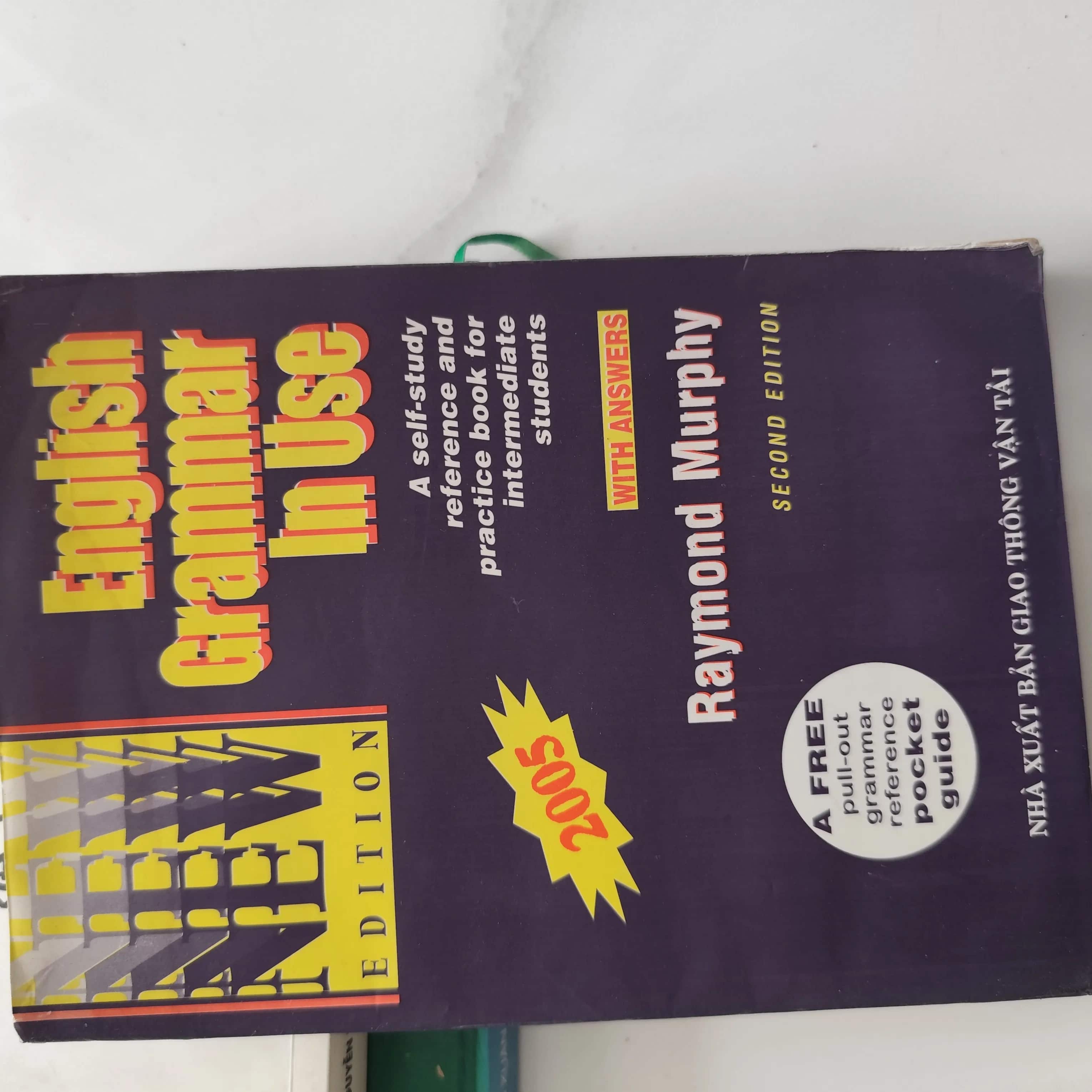 English Grammar in Use" của tác giả Raymond Murphy.