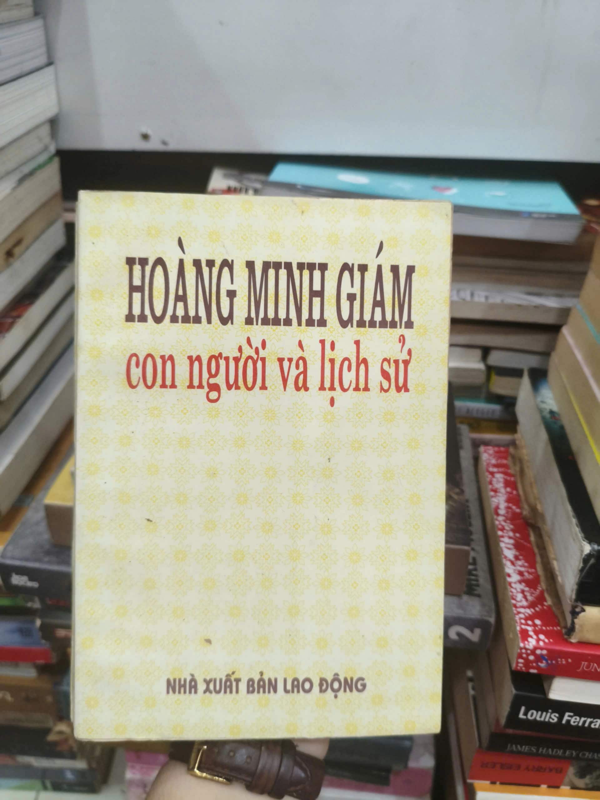HOÀNG MINH GIÁM CON NGƯỜI VÀ LỊCH SỬ 
