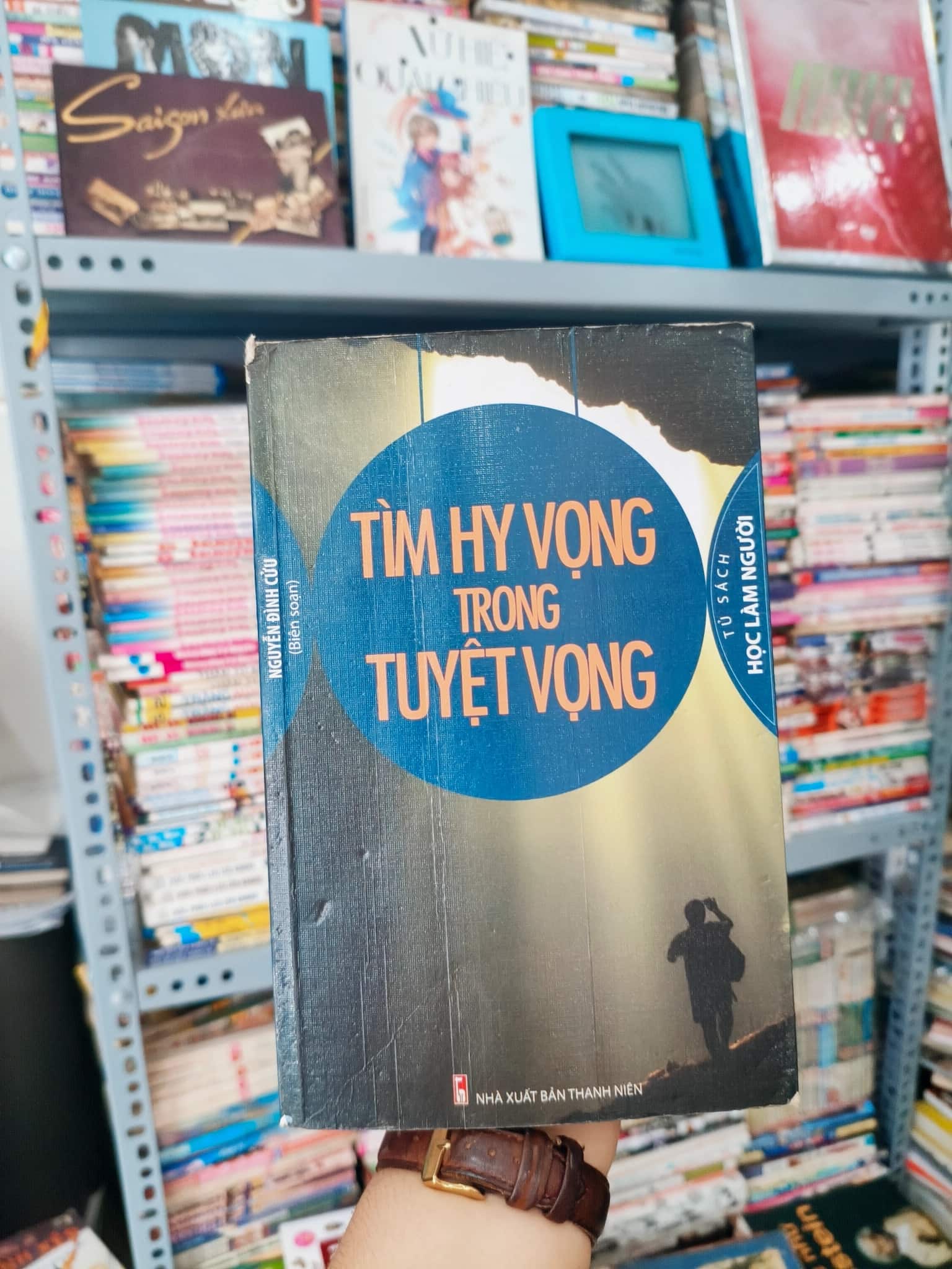 Tìm hy vọng trong tuyệt vọng 