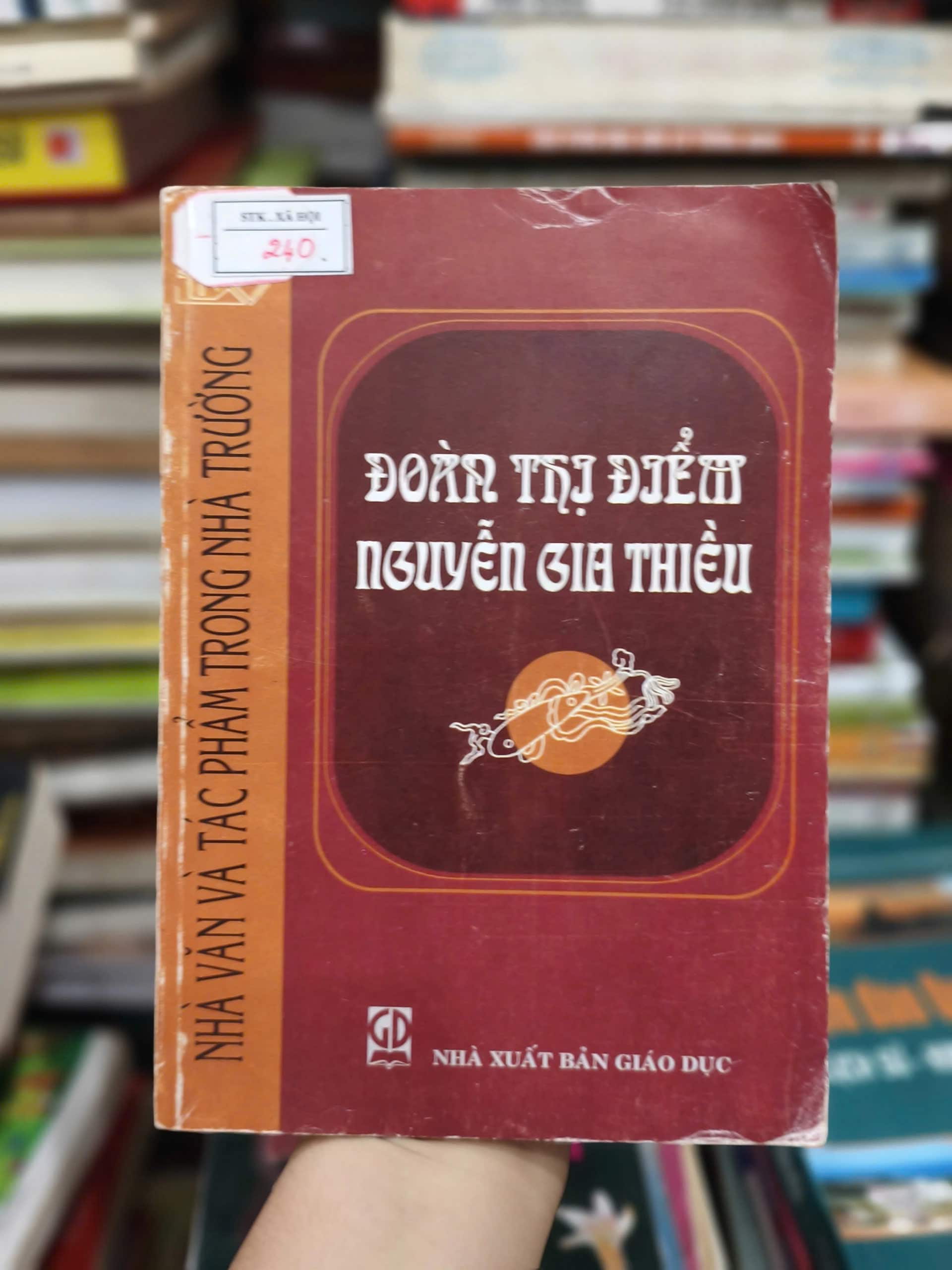 Nhà Văn Và Tác Phẩm Trong Nhà Trường - Đoàn Thị Điểm