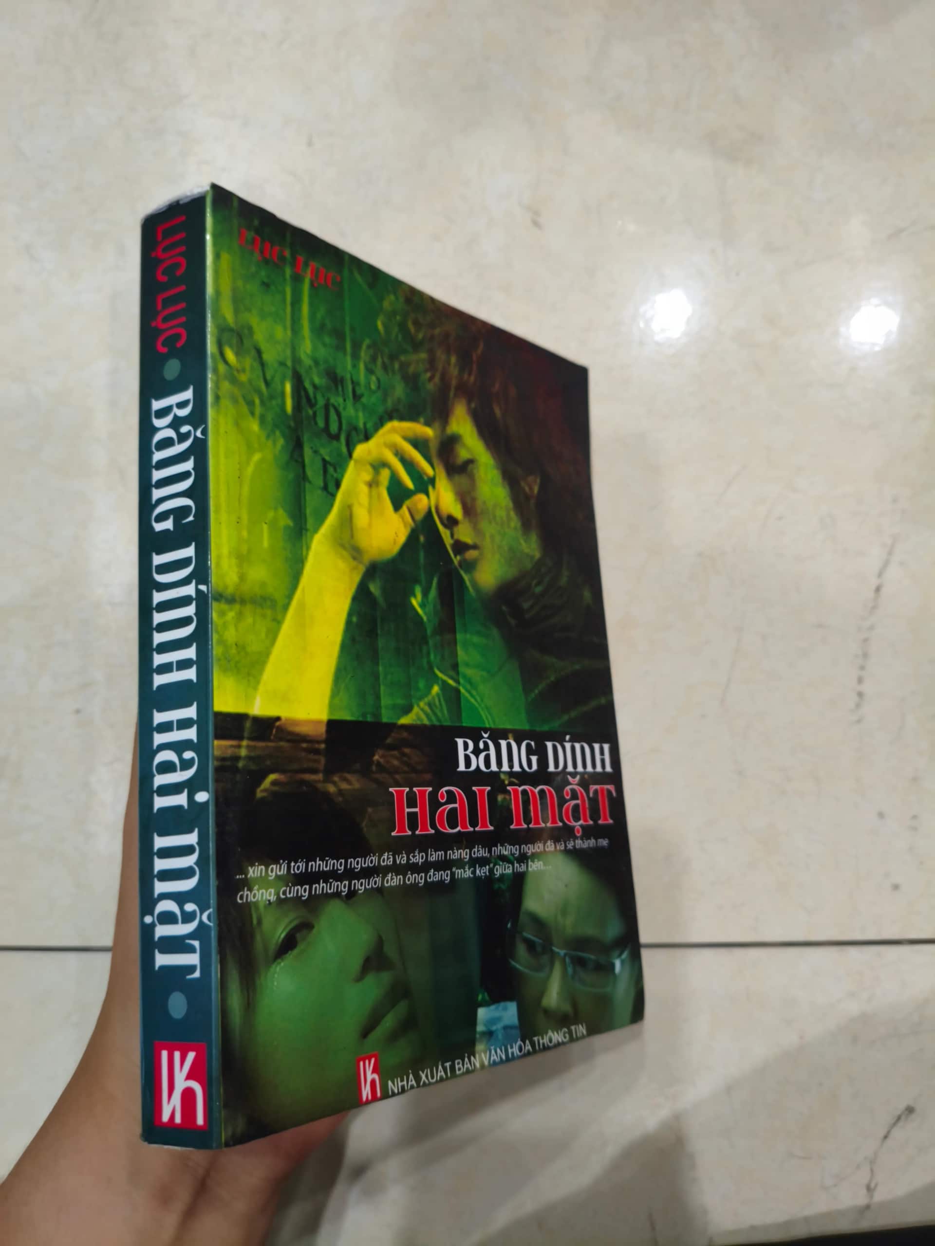 Băng dính hai mặt