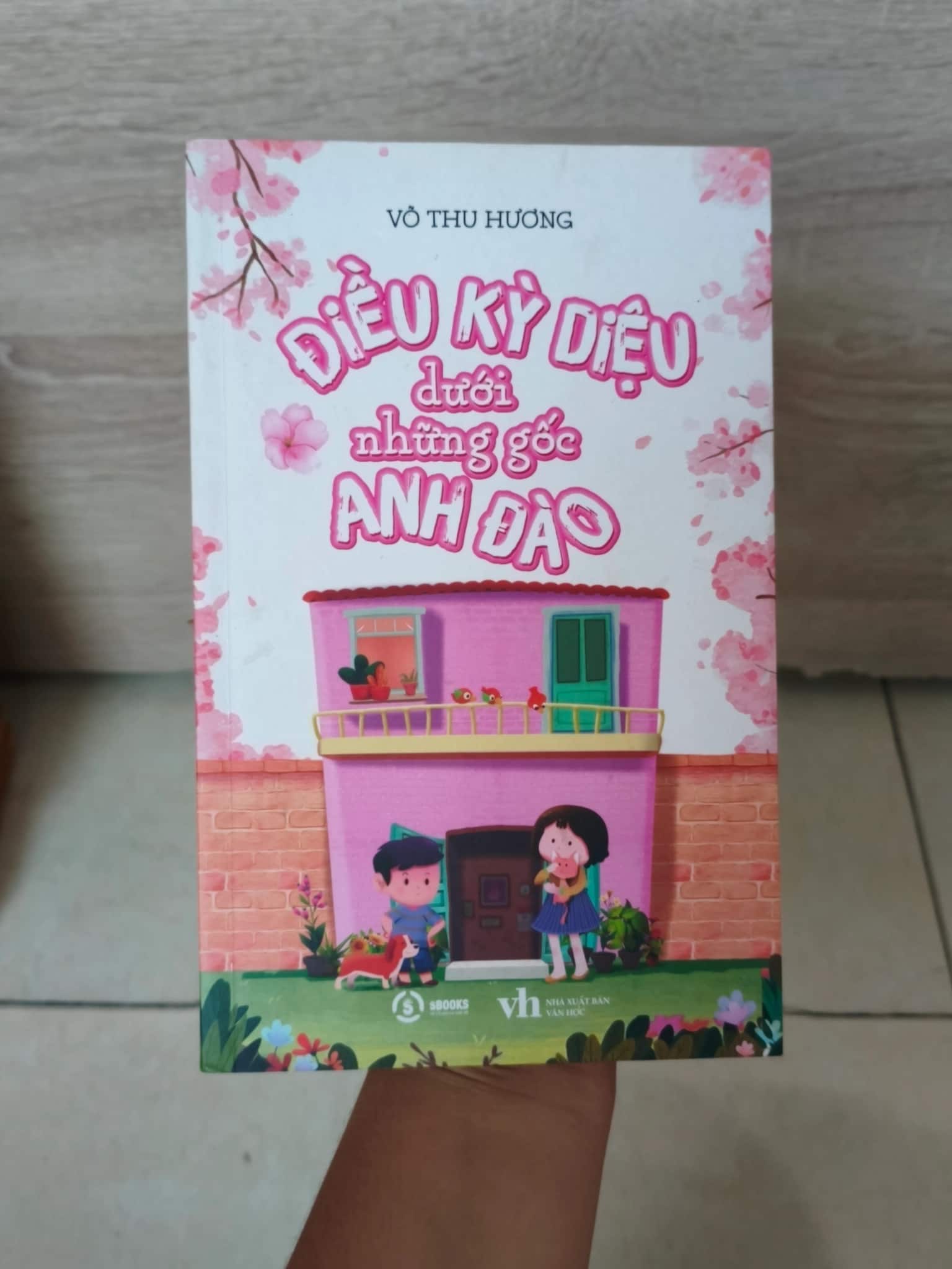 Điều kì diệu dưới những gốc cây anh đào 