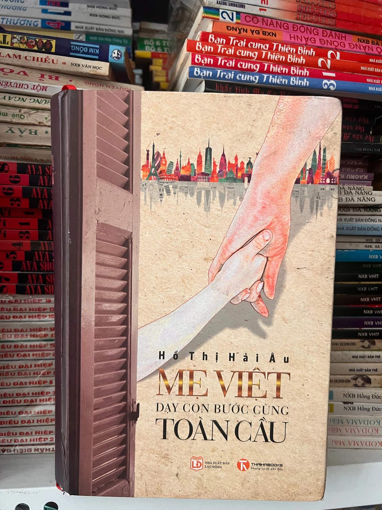 Sách - Mẹ Việt Dạy Con Bước Cùng Toàn Cầu