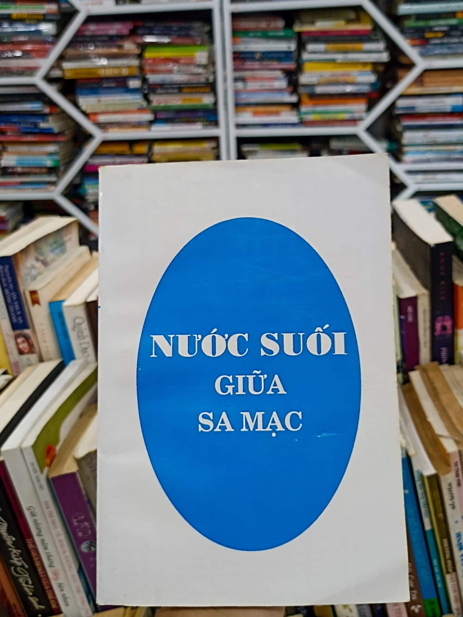Nước Suối Giữa Sa Mạc 
