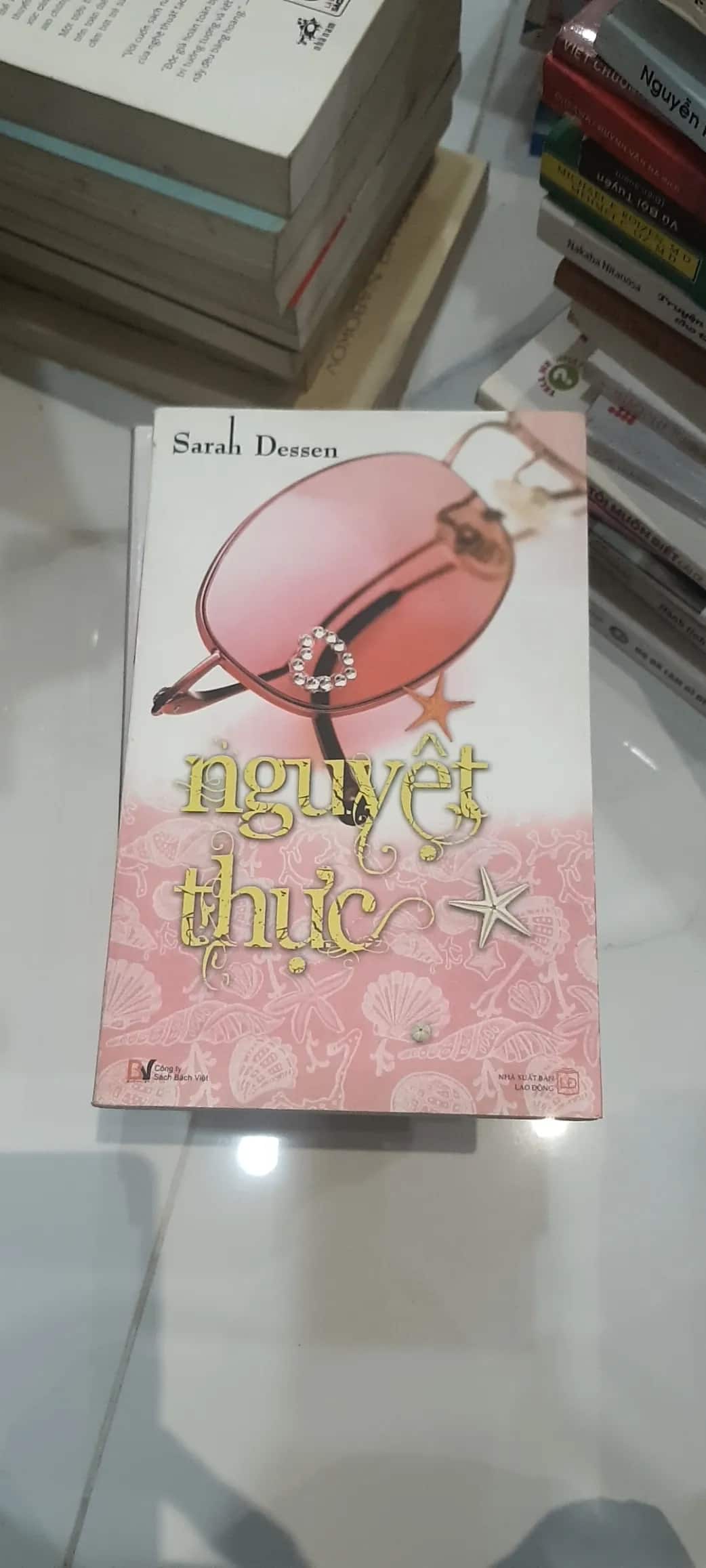 Cuốn sách "Nguyệt Thực" (Along for the Ride) của tác giả Sarah Dessen
