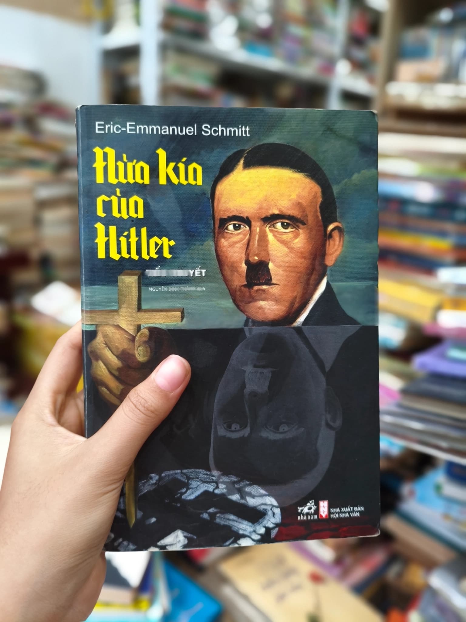 Nửa kia của Hitler - Image 1