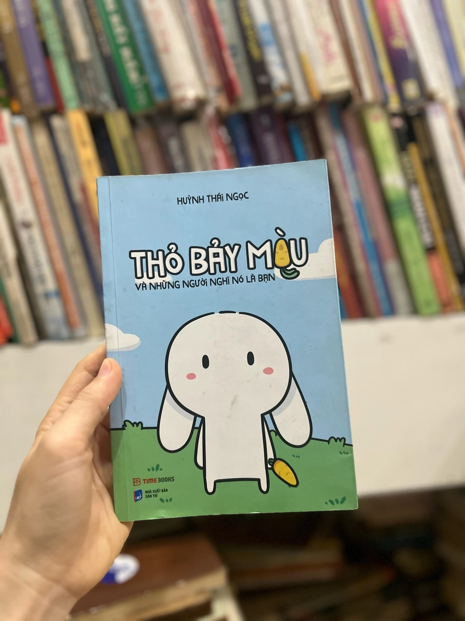 Thỏ bảy màu và những người nghĩ nó là bạn - Image 1