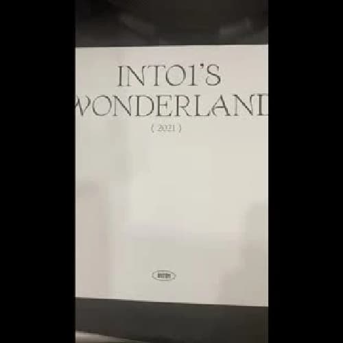 INTO1 《INTO1'S WONDERLAND 2021》đầy đủ phụ kiện , đĩa album... - Image 1