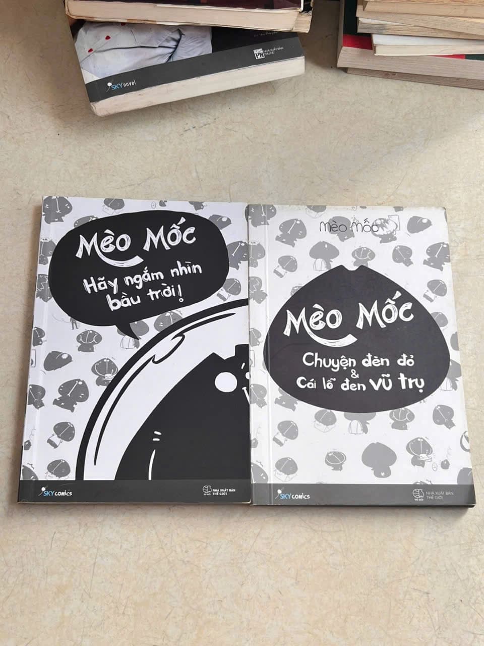 Mèo Mốc - Hãy Ngắm Nhìn Bầu Trời + Chuyện Đèn Đỏ Và Cái Lỗ Đen Vũ Trụ - Image 1