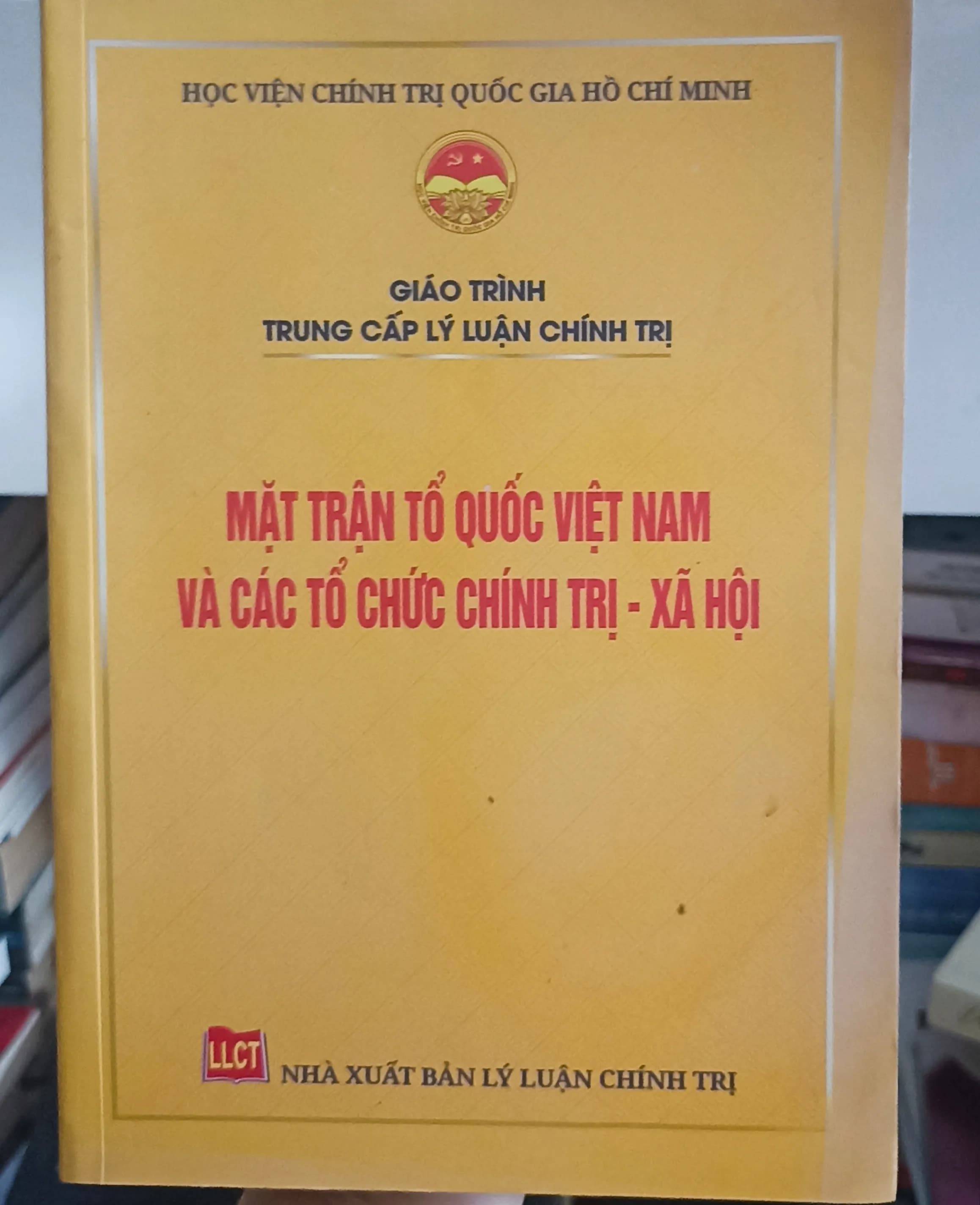 Giáo trình trung cấp lý luận chính trị - Image 1