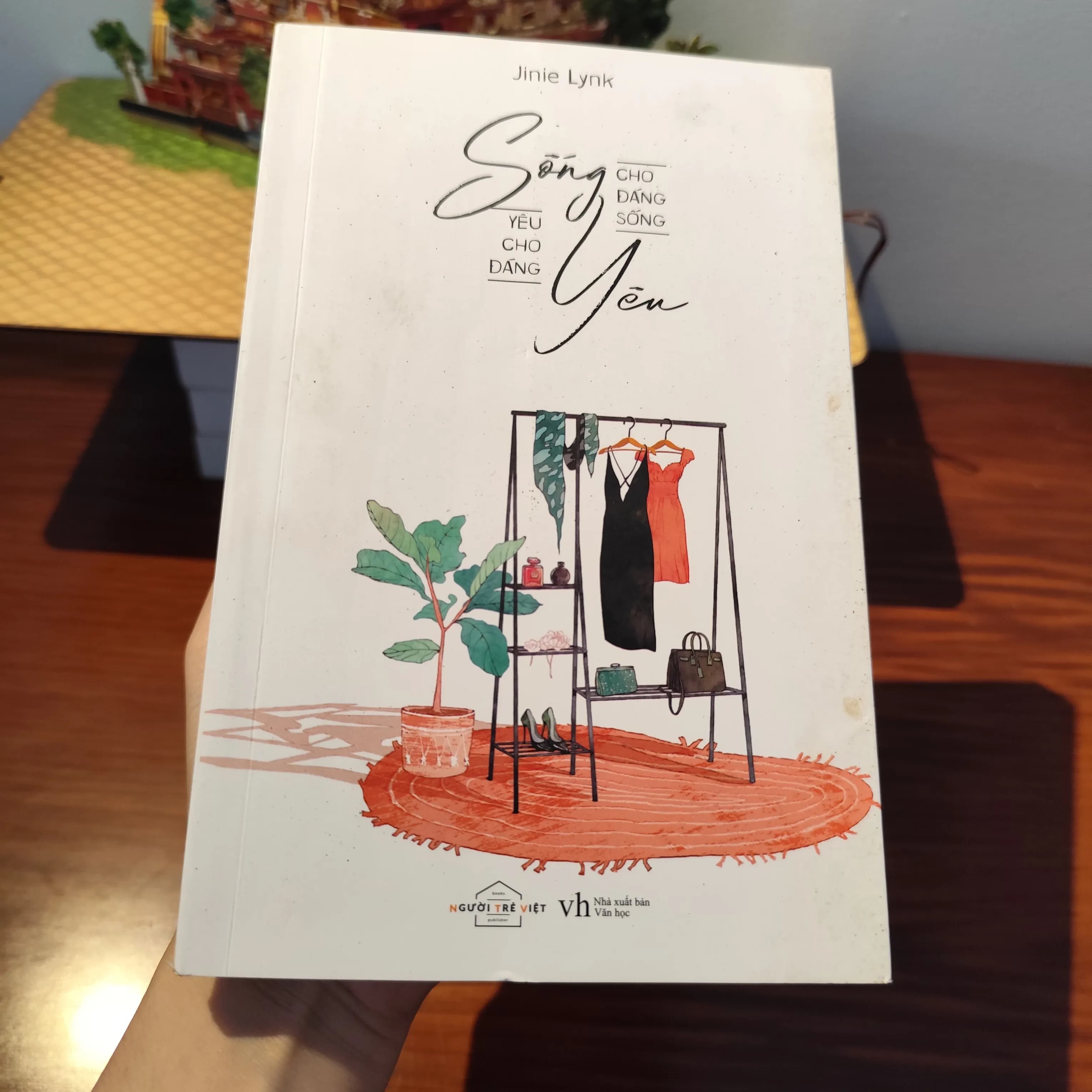 Sống cho đáng sống yêu cho đáng yêu - Image 1