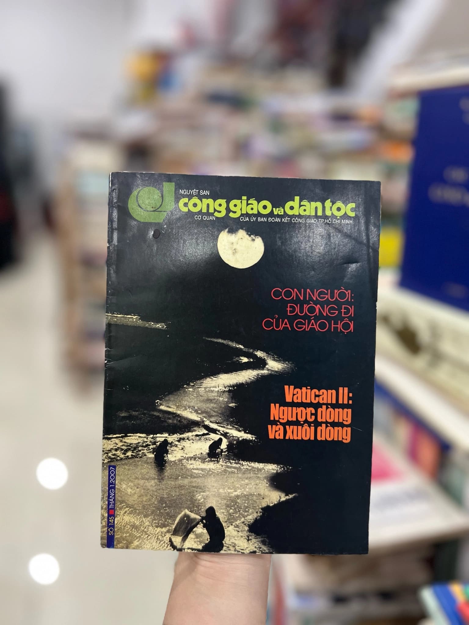Nguyệt san công giáo và dân tộc - Vatican 2 ngược dòng và xuôi dòng - Image 1