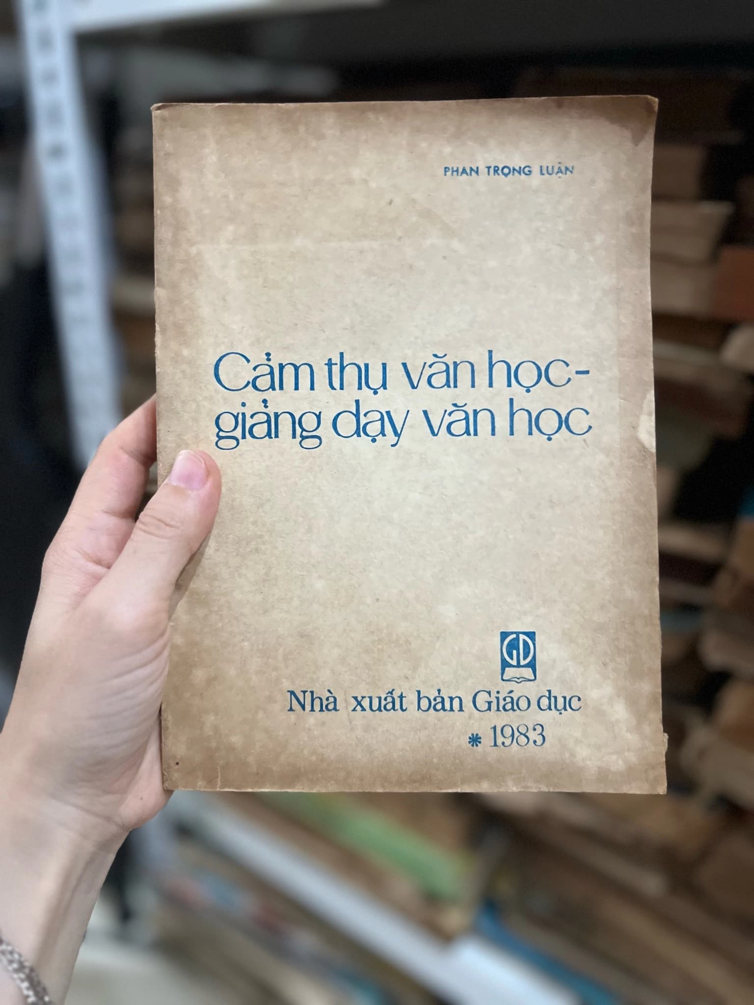 Cảm thuh văn học giảng dạy văn học 1983 - Image 1