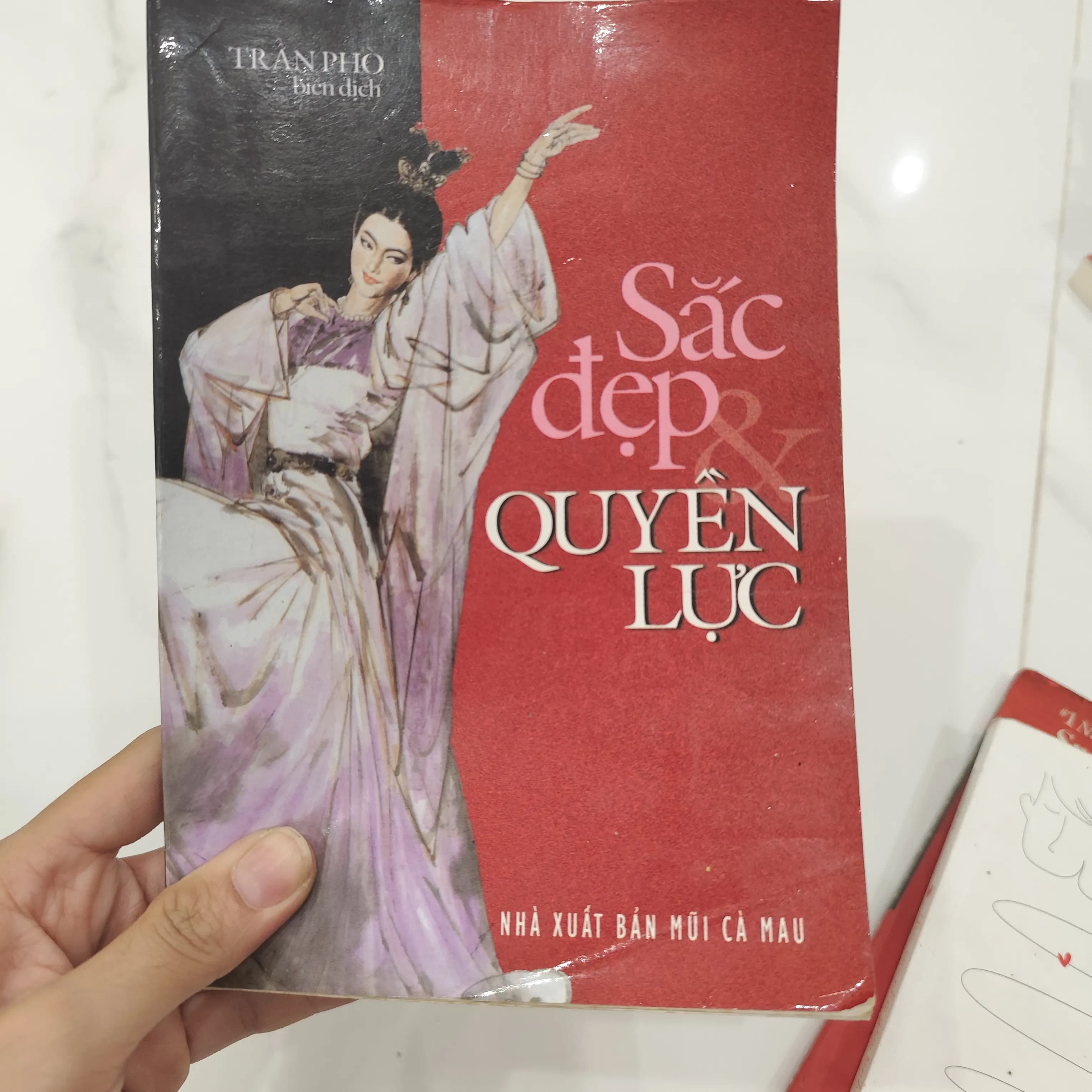 Sắc đẹp và quyền lực - Image 1