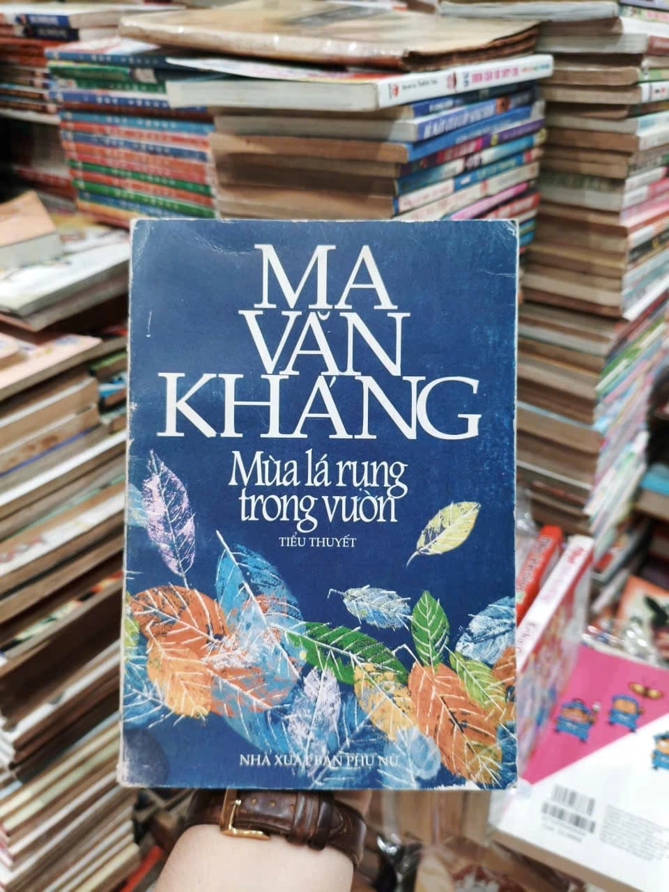 Mùa Lá Rụng Trong Vườn - Ma Văn Kháng - Image 1