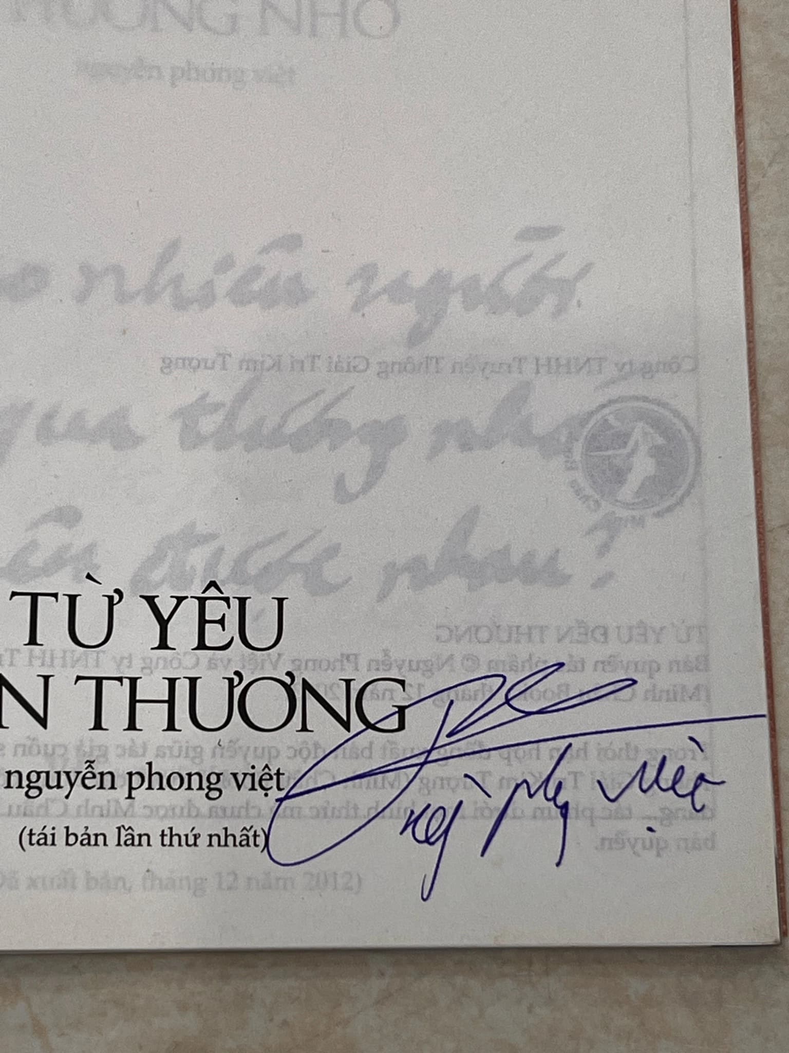 Sách từ yêu đến thương - Nguyễn Phong Việt - có chữ ký tác giả - Image 1