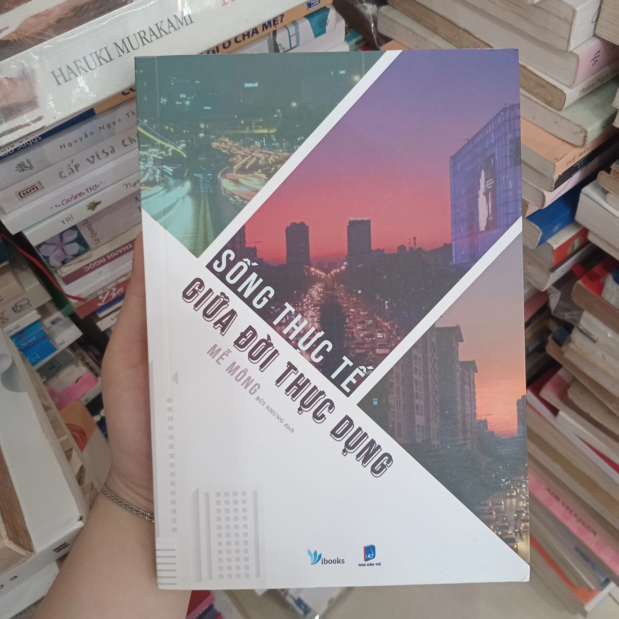 Sống thực tế giữa đời thực dụng - Image 1